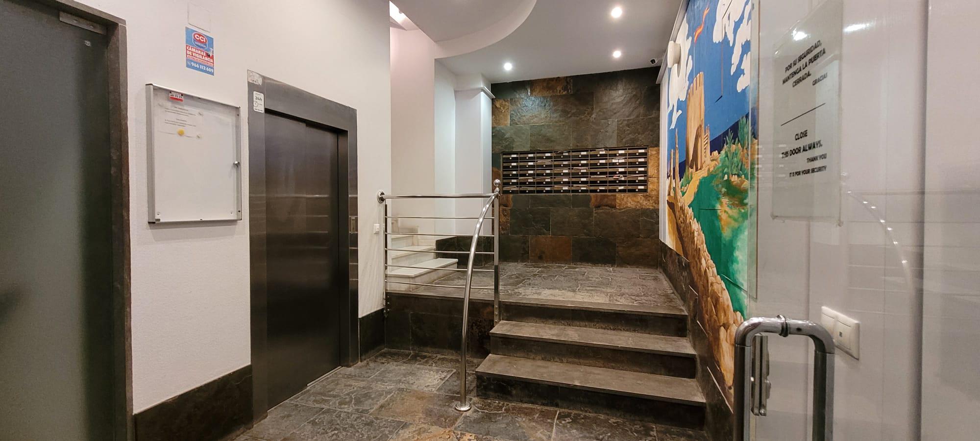 Imagen 26 Apto. Playa en venta en Torrevieja / A 50 metros del paseo de la Playa de los Locos