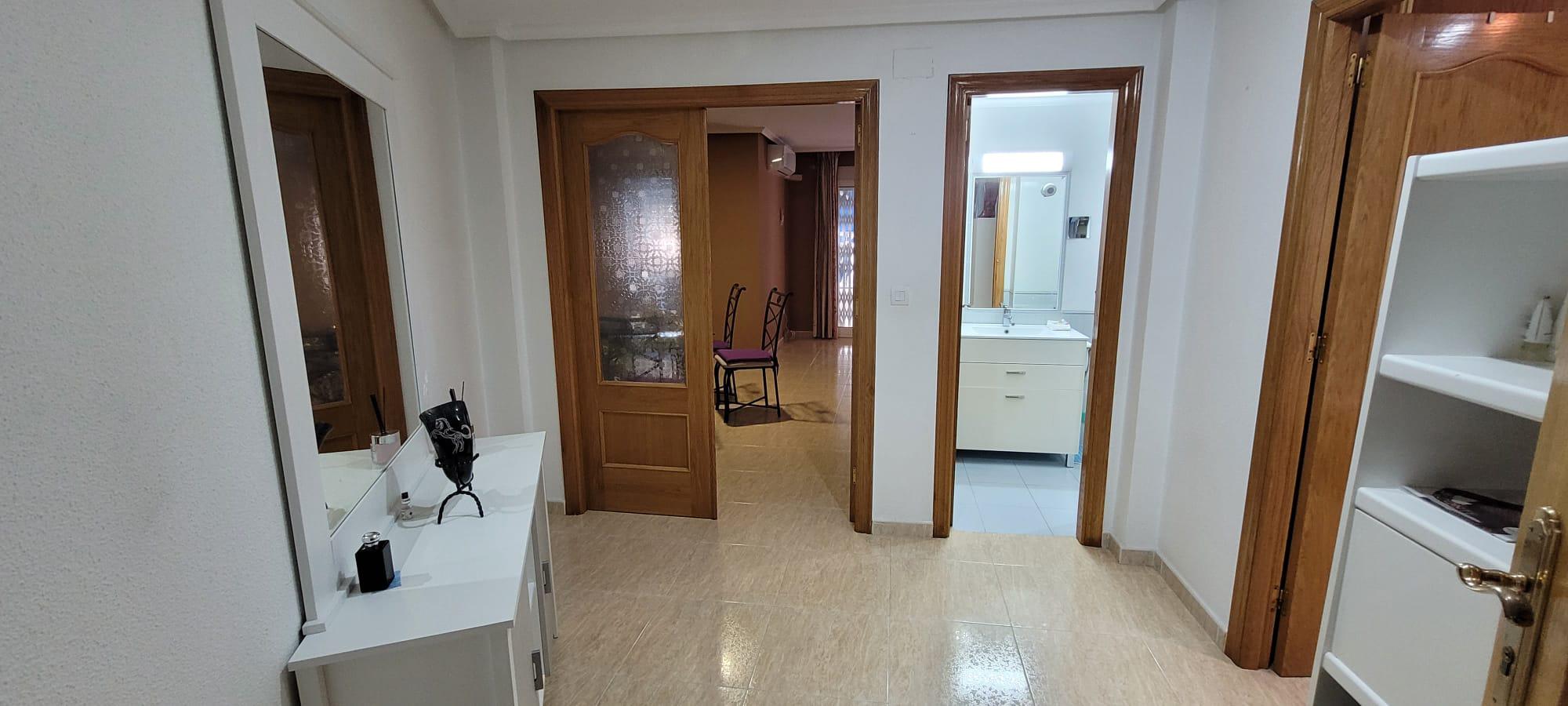 Imagen 17 Apto. Playa en venta en Torrevieja / A 50 metros del paseo de la Playa de los Locos