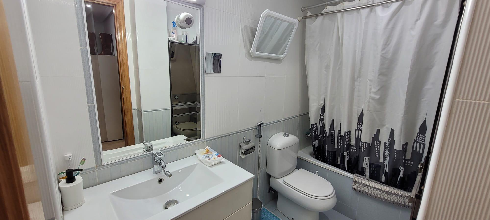 Imagen 24 Apto. Playa en venta en Torrevieja / A 50 metros del paseo de la Playa de los Locos