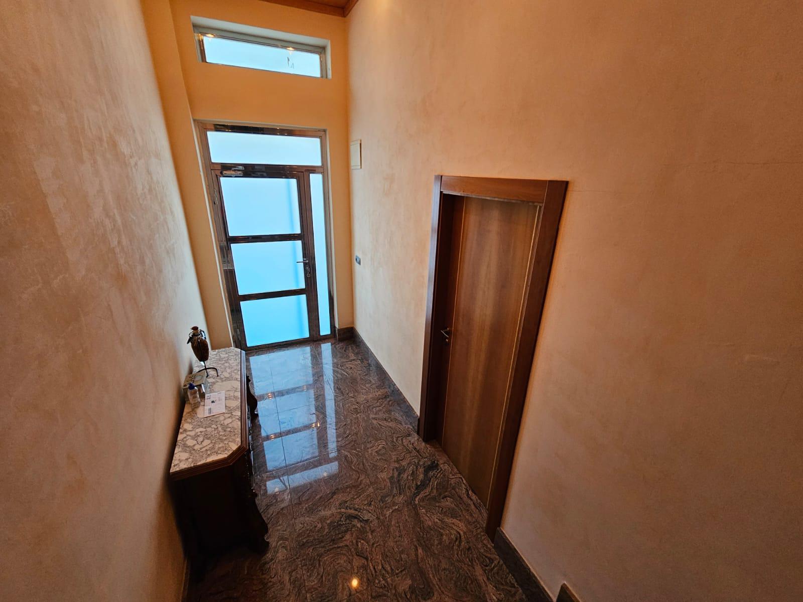 Imagen 2 Casa Adosada en venta en Elda / Junto al Club de Campo