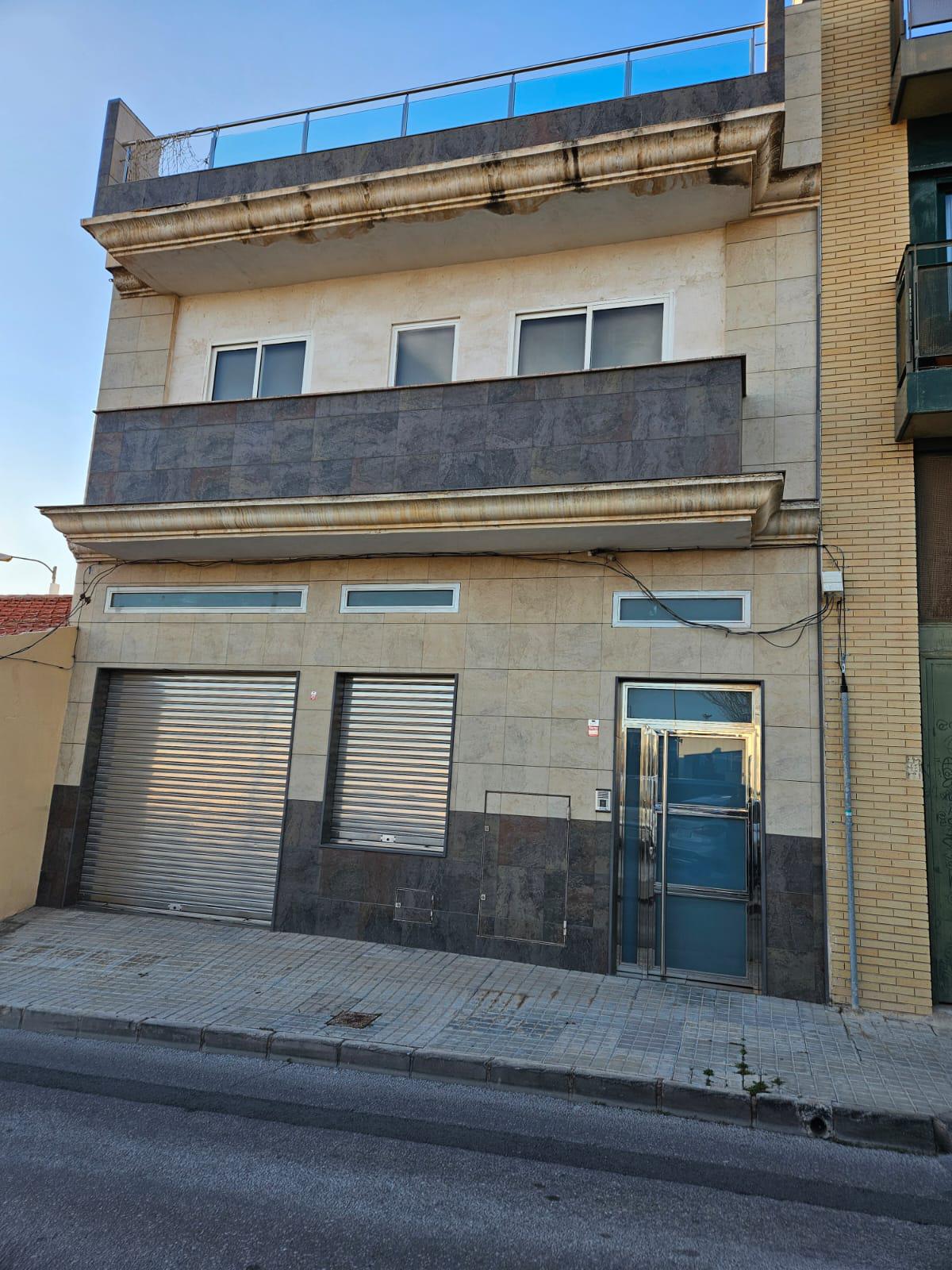 Imagen 1 Casa Adosada en venta en Elda / Junto al Club de Campo
