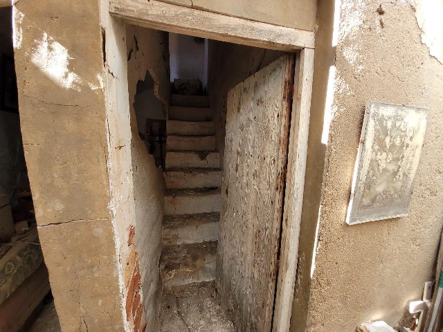 Imagen 3 Inmueble 283569 - Casa Adosada en venta en Villena / Casa adosada para reformar en zona Las Cruces . 157 m2