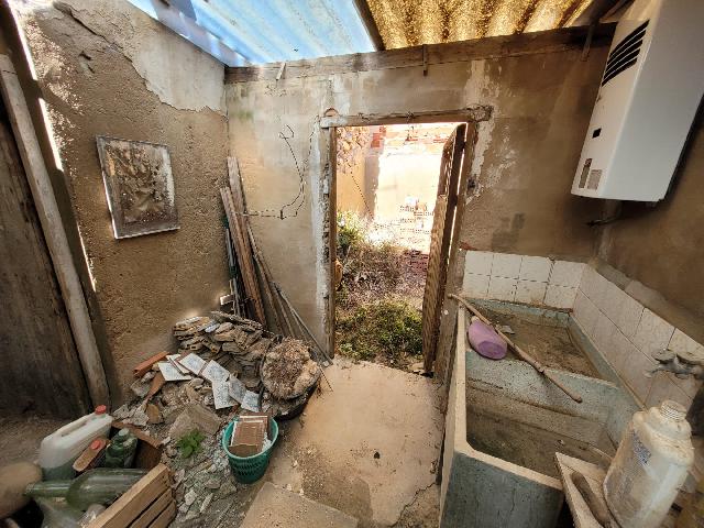 Imagen 2 Inmueble 283569 - Casa Adosada en venta en Villena / Casa adosada para reformar en zona Las Cruces . 157 m2