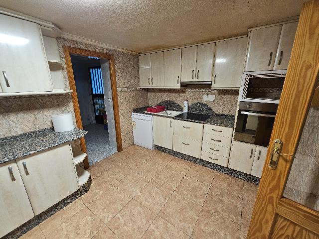 Imagen 7 Inmueble 290659 - Casa Adosada en venta en Monóvar/monòver / Casa de 2 plantas, patio y cueva en Las Casas d...