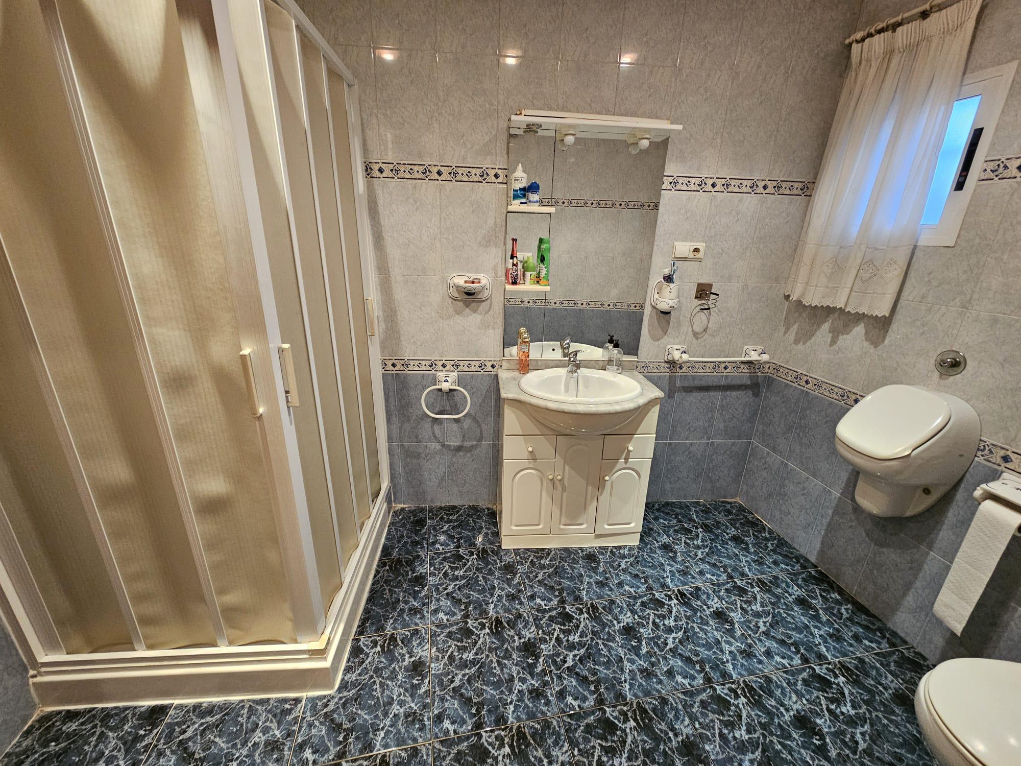 Imagen 25 Casa Adosada en venta en Monóvar/monòver / Casa de 2 plantas, patio y cueva en Las Casas d...