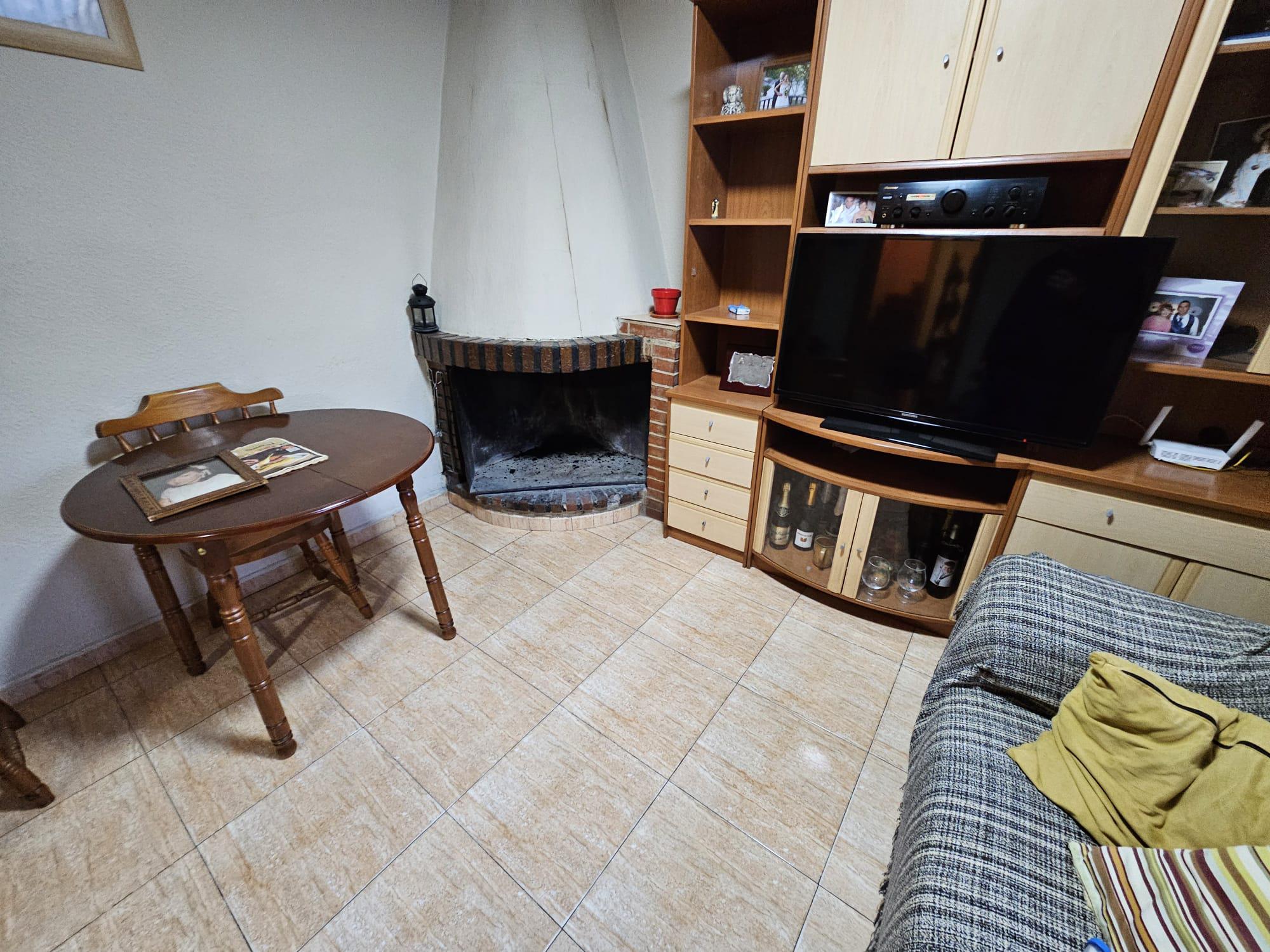 Imagen 5 Casa Adosada en venta en Monóvar/monòver / Casa de 2 plantas, patio y cueva en Las Casas d...