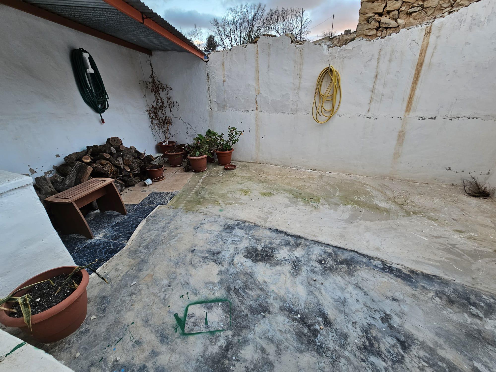 Imagen 35 Casa Adosada en venta en Monóvar/monòver / Casa de 2 plantas, patio y cueva en Las Casas d...