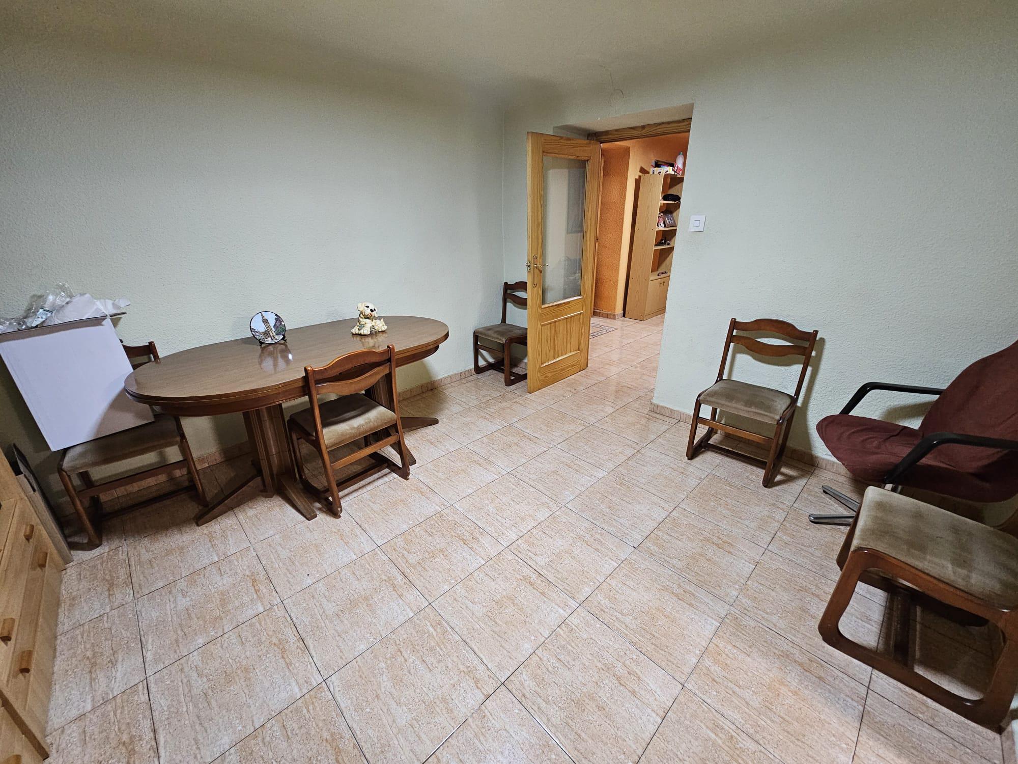 Imagen 12 Casa Adosada en venta en Monóvar/monòver / Casa de 2 plantas, patio y cueva en Las Casas d...