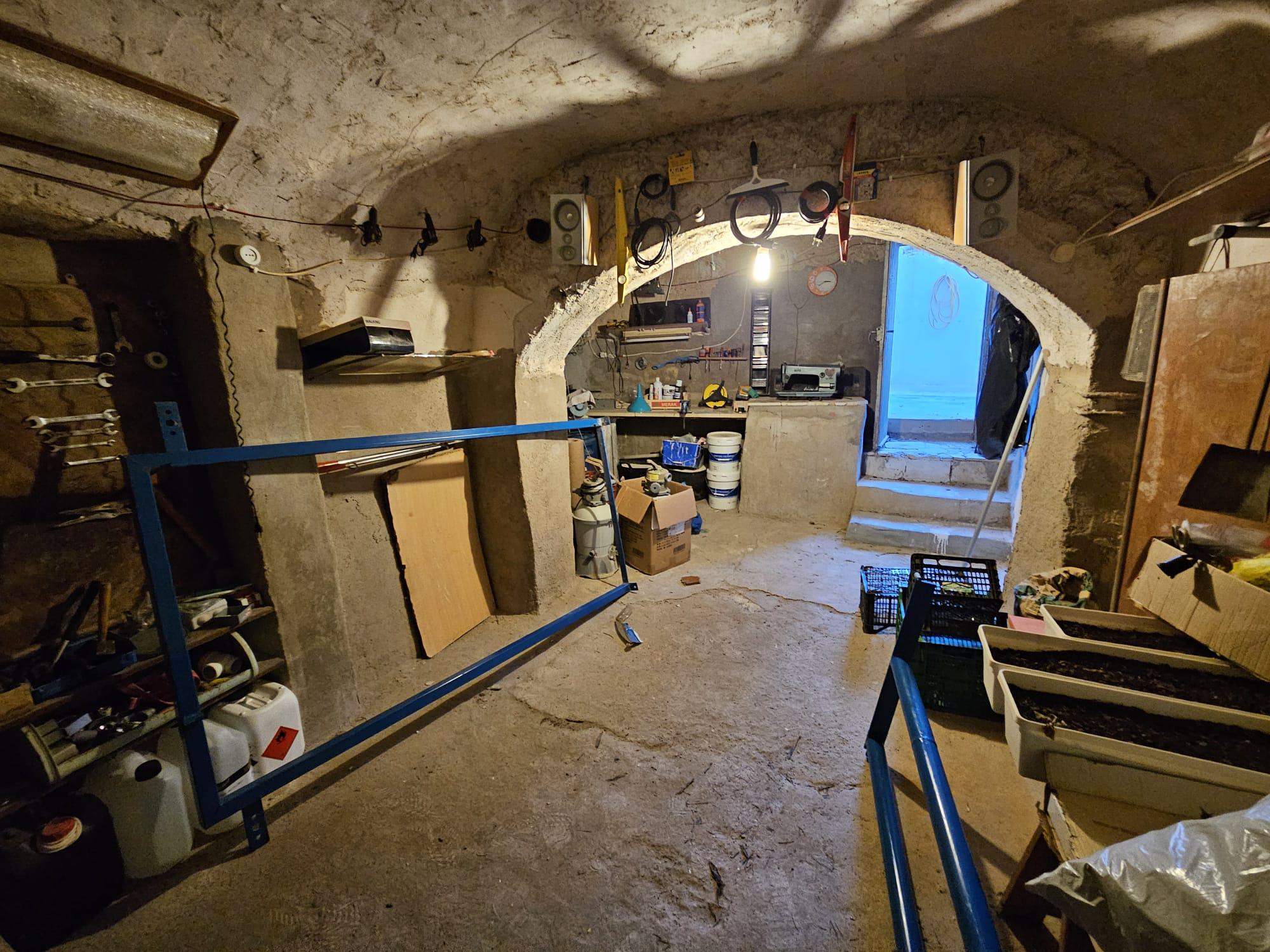 Imagen 37 Casa Adosada en venta en Monóvar/monòver / Casa de 2 plantas, patio y cueva en Las Casas d...