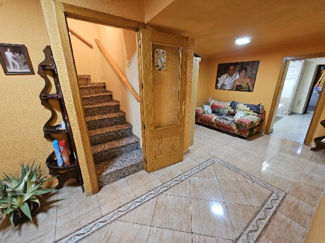 Imagen 1 Inmueble 290659 - Casa Adosada en venta en Monóvar/monòver / Casa de 2 plantas, patio y cueva en Las Casas d...