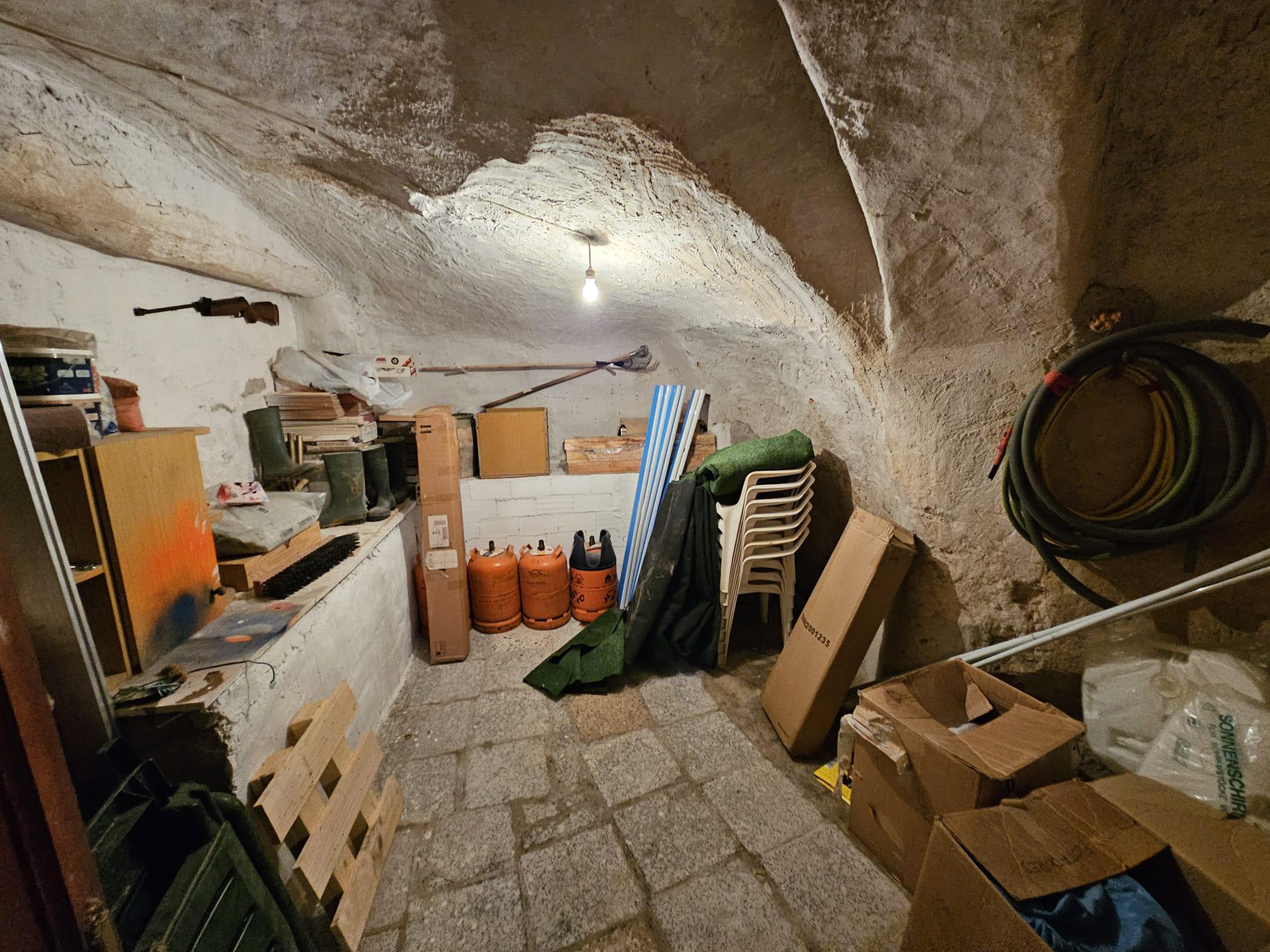 Imagen 39 Casa Adosada en venta en Monóvar/monòver / Casa de 2 plantas, patio y cueva en Las Casas d...