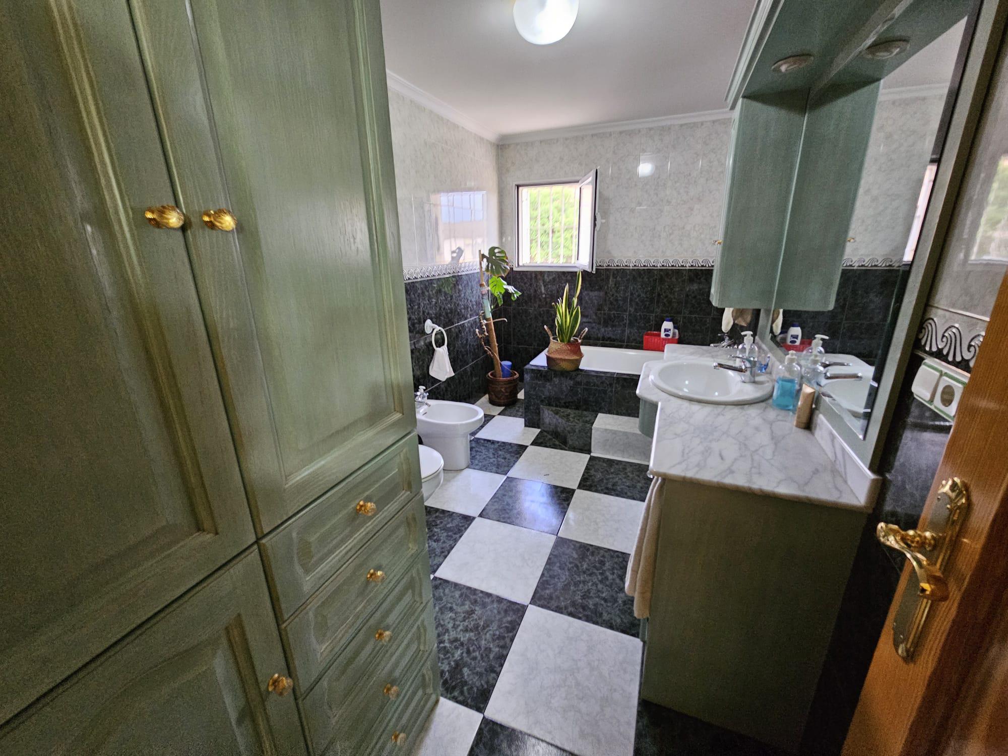 Imagen 35 Casa Adosada en venta en Pinós El/pinoso / Casa unifamiliar zona Maisonnave-Pza.Virgen d...