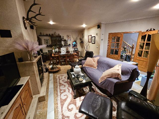 Imagen 11 Inmueble 293865 - Casa Adosada en venta en Pinós (El)/pinoso / Casa unifamiliar zona Maisonnave-Pza.Virgen d...