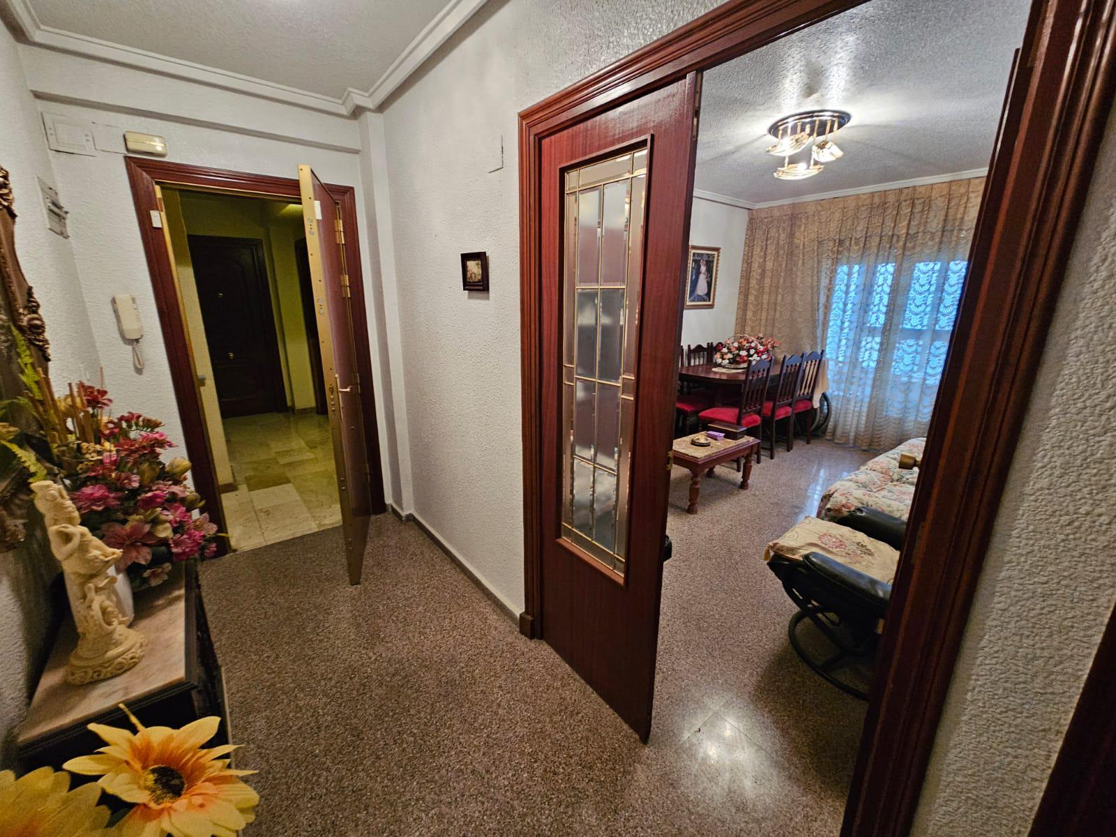 Imagen 2 Apartamento en venta en Elda / Piso 1º con ascensor en la avda. Reina Victoria