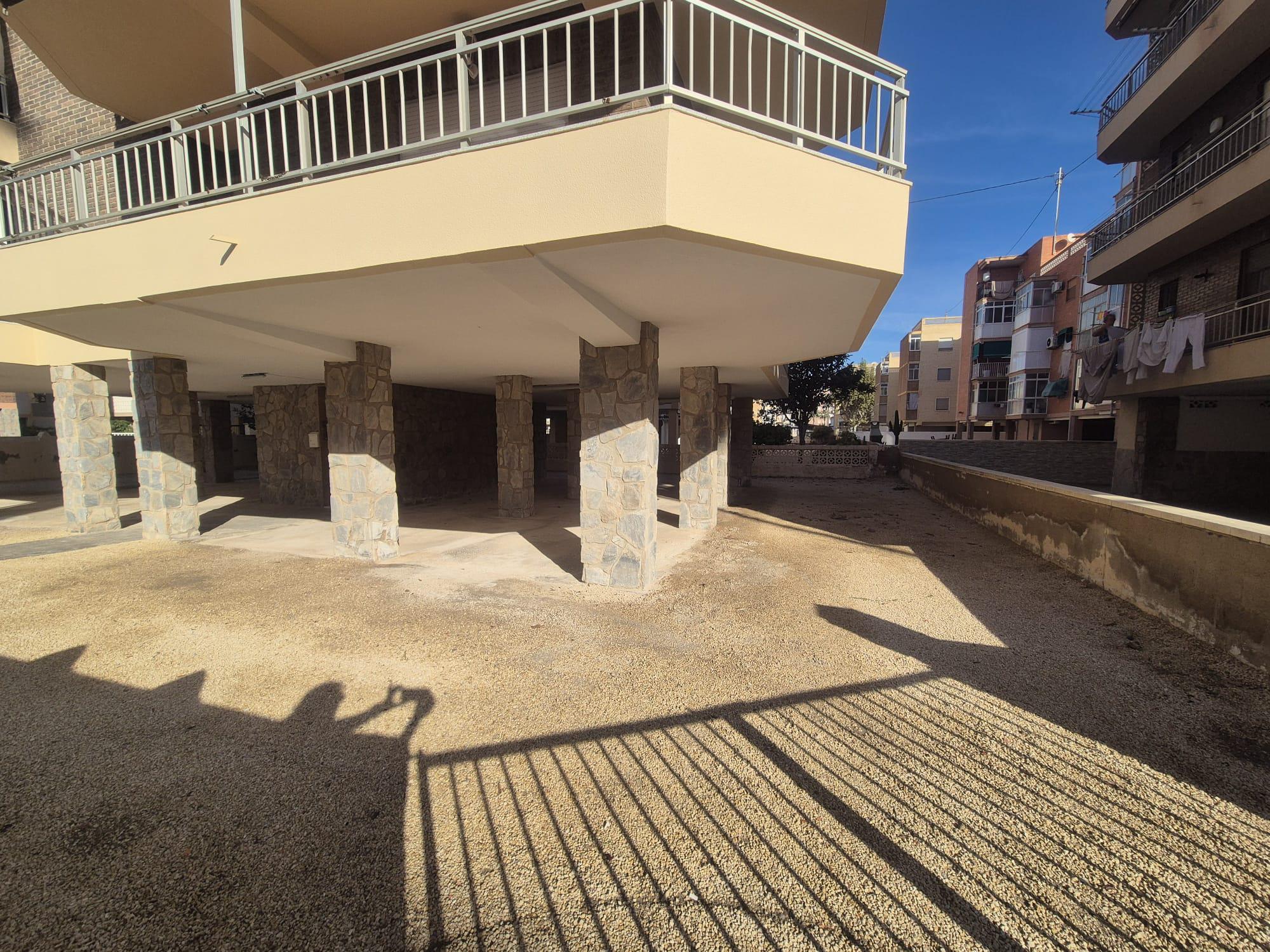 Imagen 33 Apto. Playa en venta en Santa Pola / Piso esquinero en Gran Playa, a una calle del mar