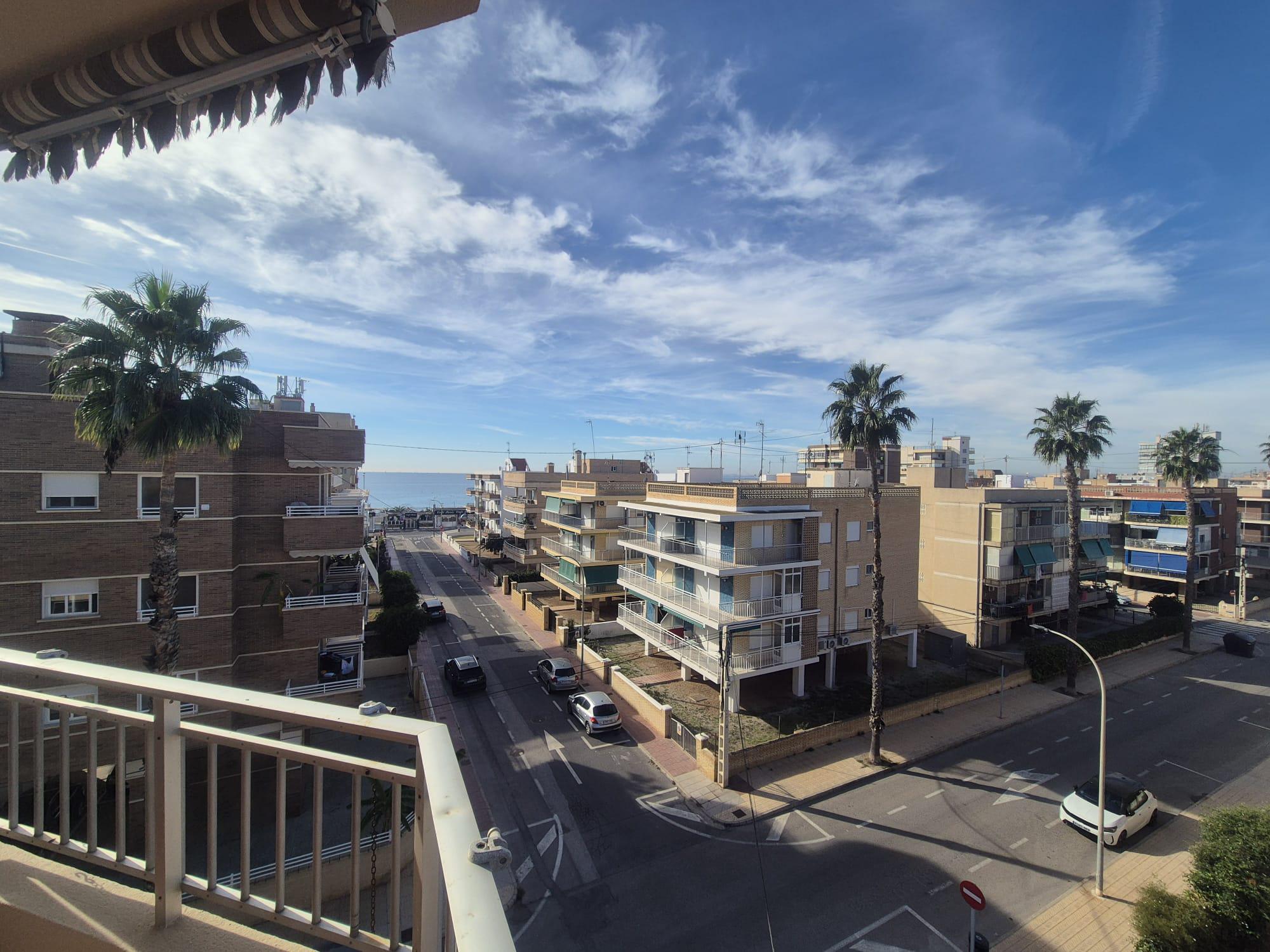 Imagen 5 Apto. Playa en venta en Santa Pola / Piso esquinero en Gran Playa, a una calle del mar