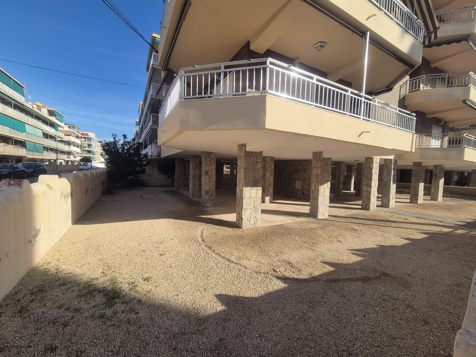 Imagen 32 Apto. Playa en venta en Santa Pola / Piso esquinero en Gran Playa, a una calle del mar