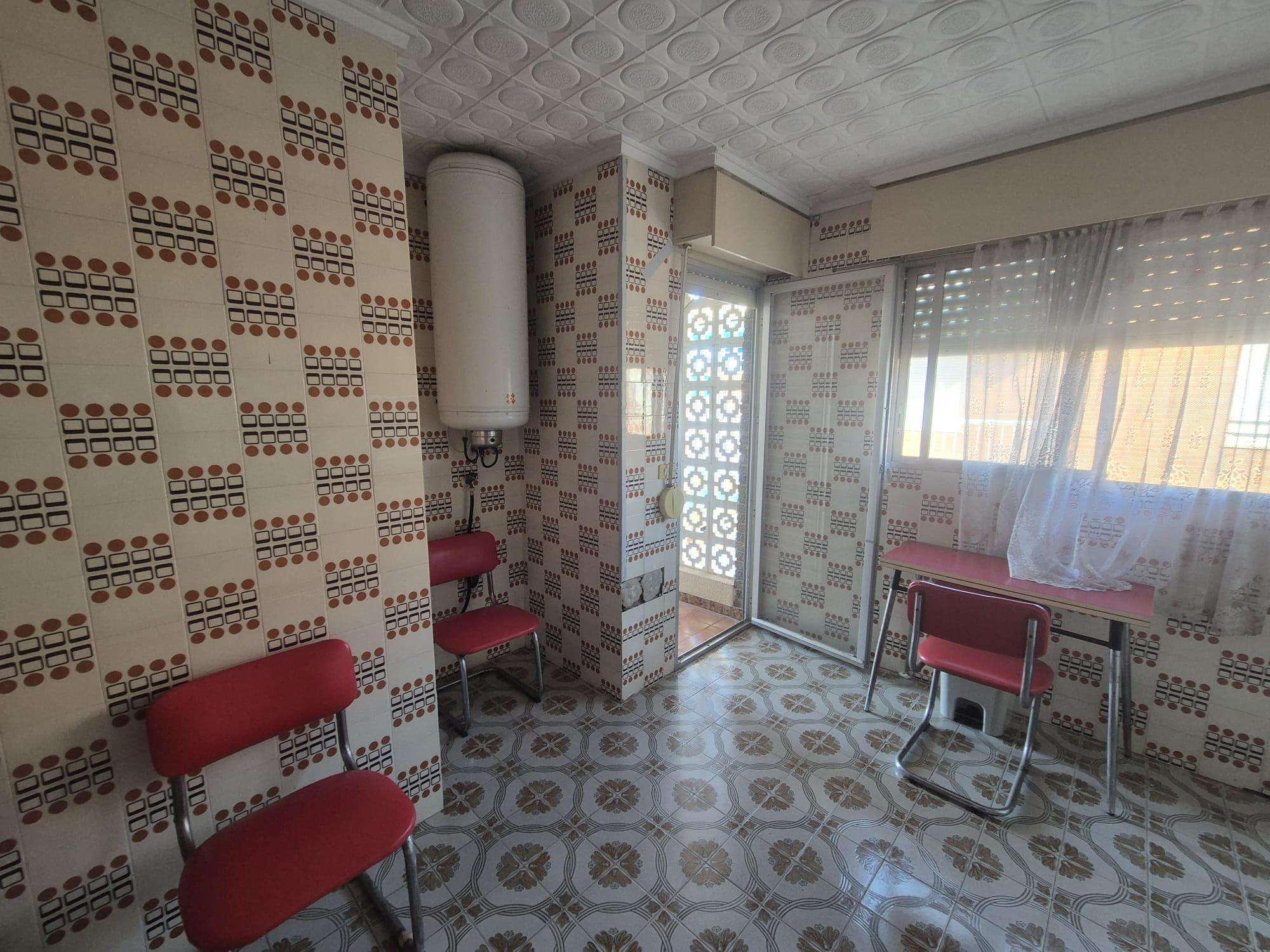 Imagen 12 Apto. Playa en venta en Santa Pola / Piso esquinero en Gran Playa, a una calle del mar