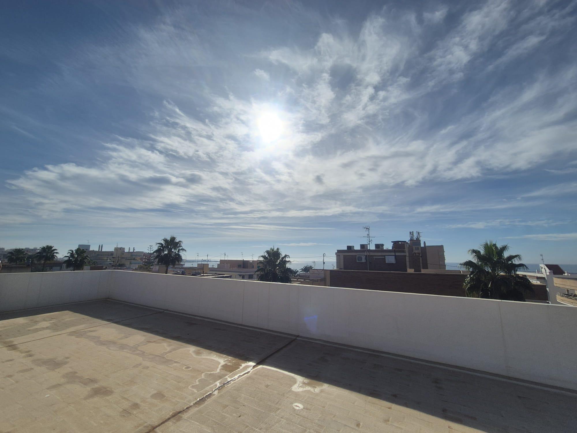 Imagen 25 Apto. Playa en venta en Santa Pola / Piso esquinero en Gran Playa, a una calle del mar