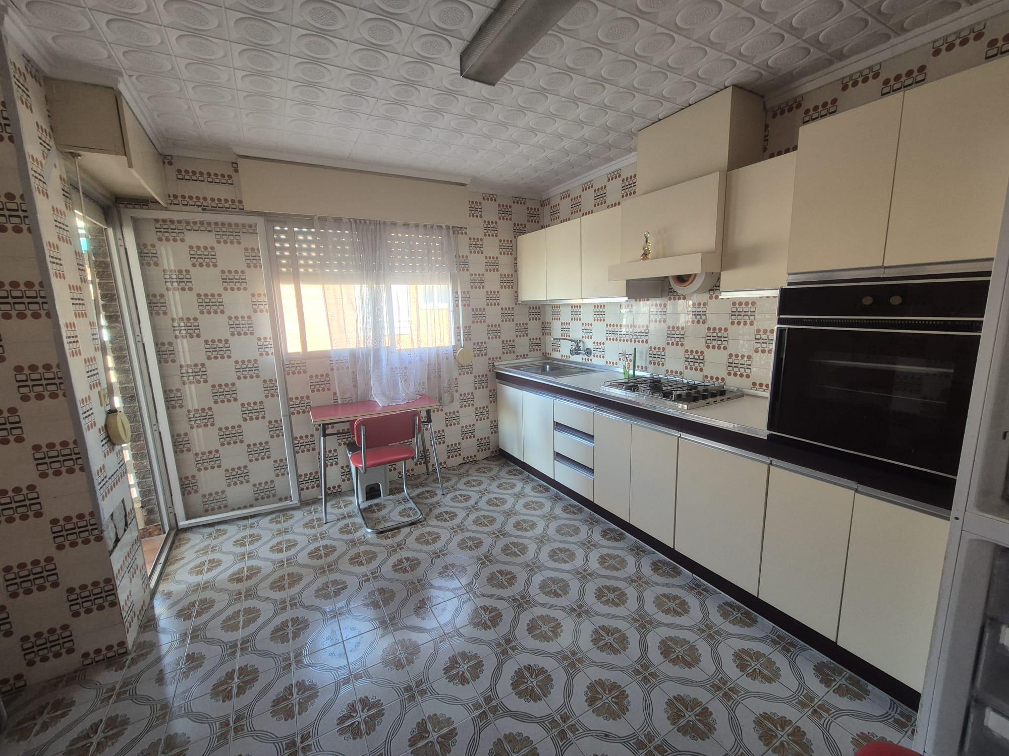 Imagen 10 Apto. Playa en venta en Santa Pola / Piso esquinero en Gran Playa, a una calle del mar