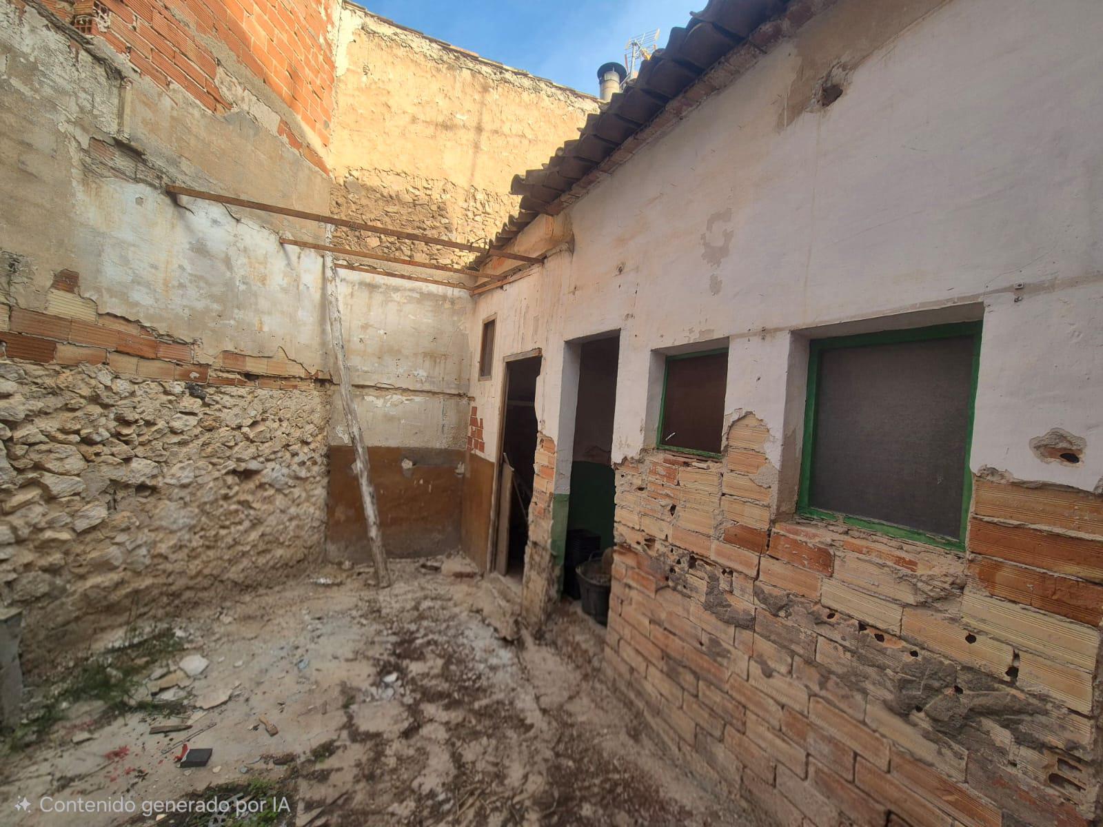 Imagen 14 Casa Adosada en venta en Villena / Casa adosada de 2 plantas para reformar,zona Las Cruces
