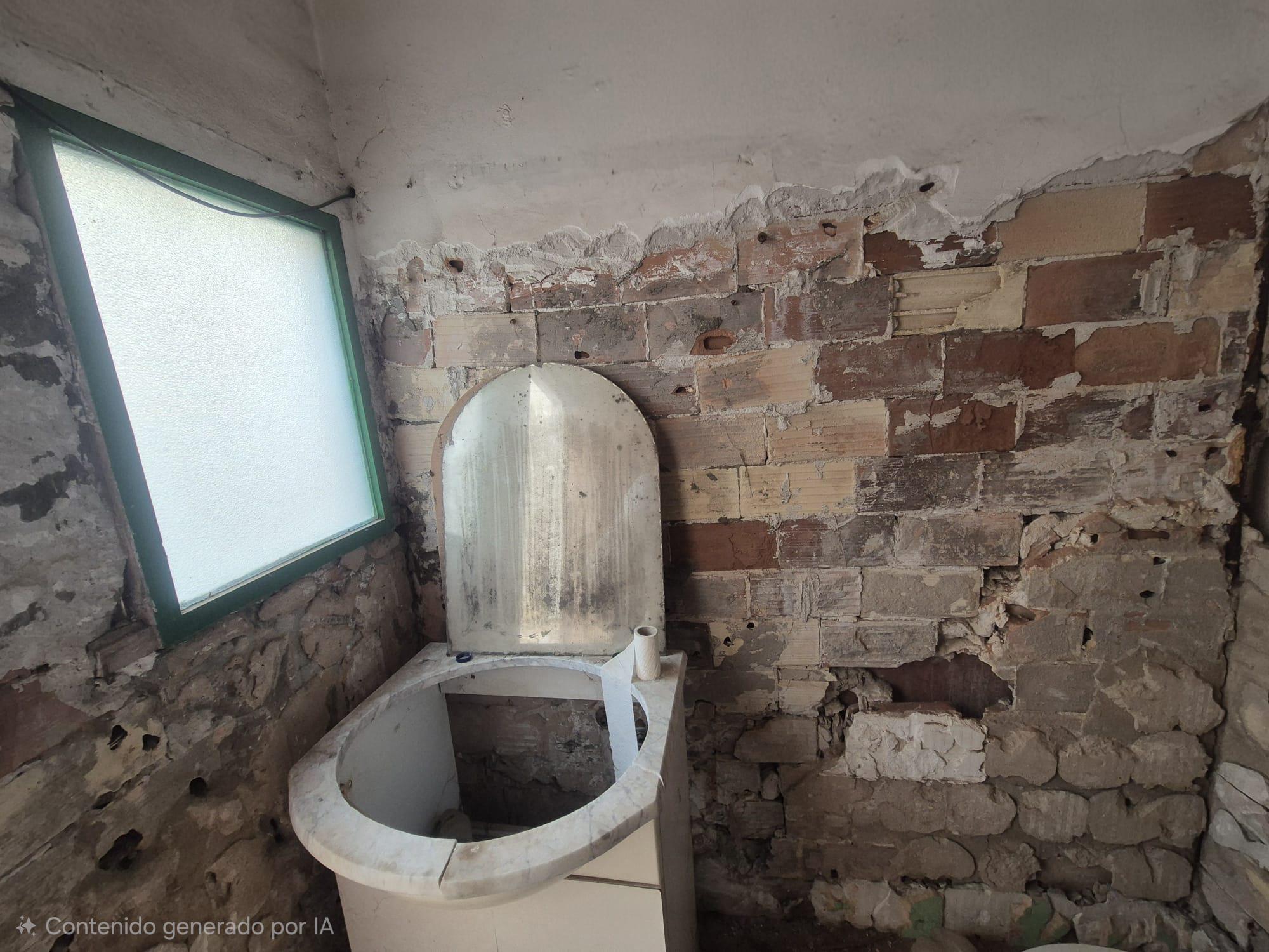 Imagen 17 Casa Adosada en venta en Villena / Casa adosada de 2 plantas para reformar,zona Las Cruces