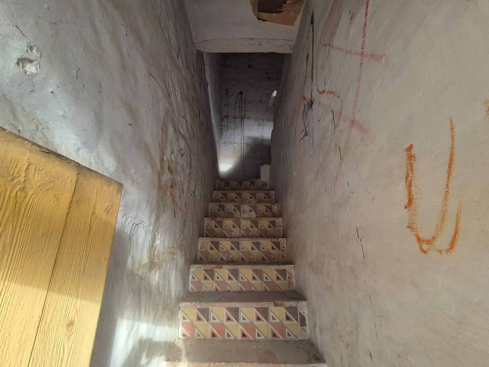 Imagen 20 Casa Adosada en venta en Villena / Casa adosada de 2 plantas para reformar,zona Las Cruces