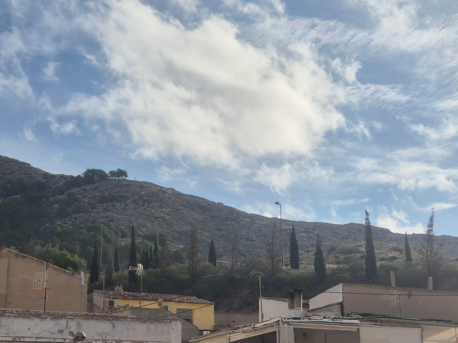 Imagen 25 Casa Adosada en venta en Villena / Casa adosada de 2 plantas para reformar,zona Las Cruces