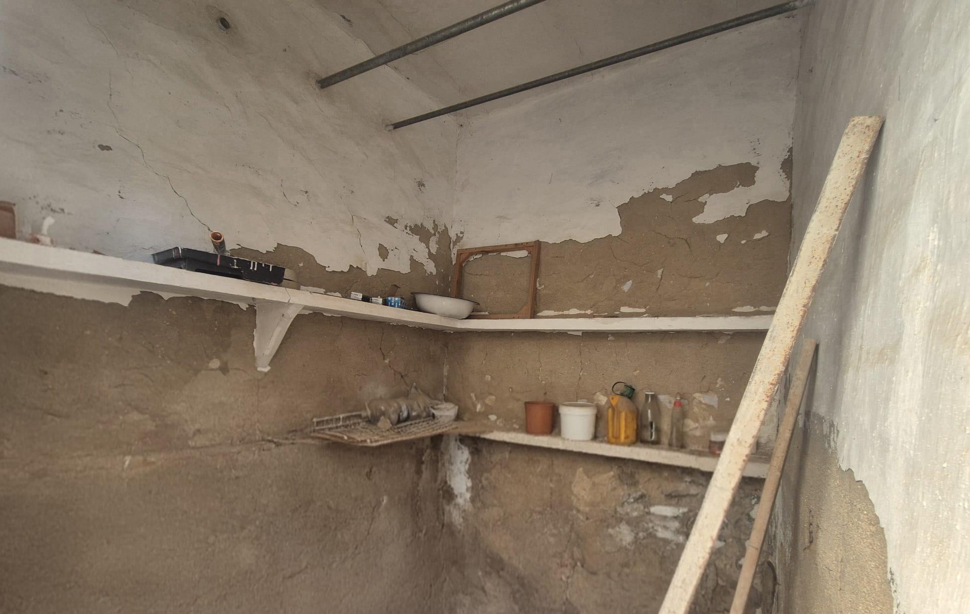 Imagen 19 Casa Adosada en venta en Villena / Casa adosada de 2 plantas para reformar,zona Las Cruces