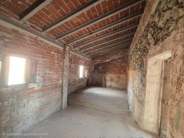 Imagen 1 Inmueble 298262 - Casa Adosada en venta en Villena / Casa adosada de 2 plantas para reformar,zona Las Cruces