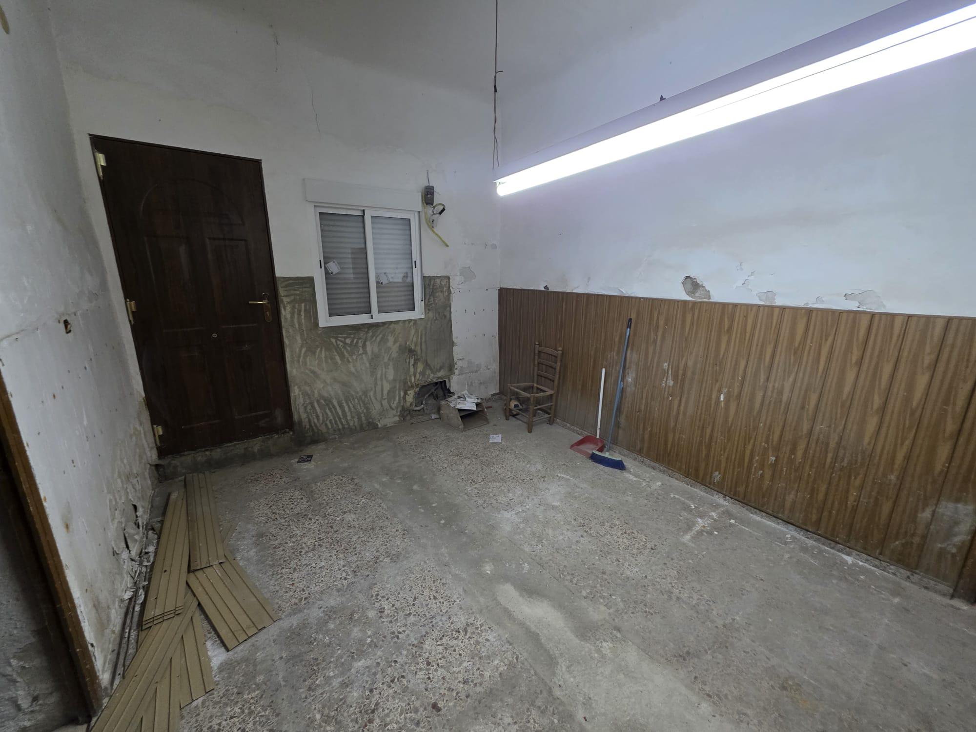 Imagen 4 Casa Adosada en venta en Monforte Del Cid / Casa adosada para reformar junto Plaza San Pascual