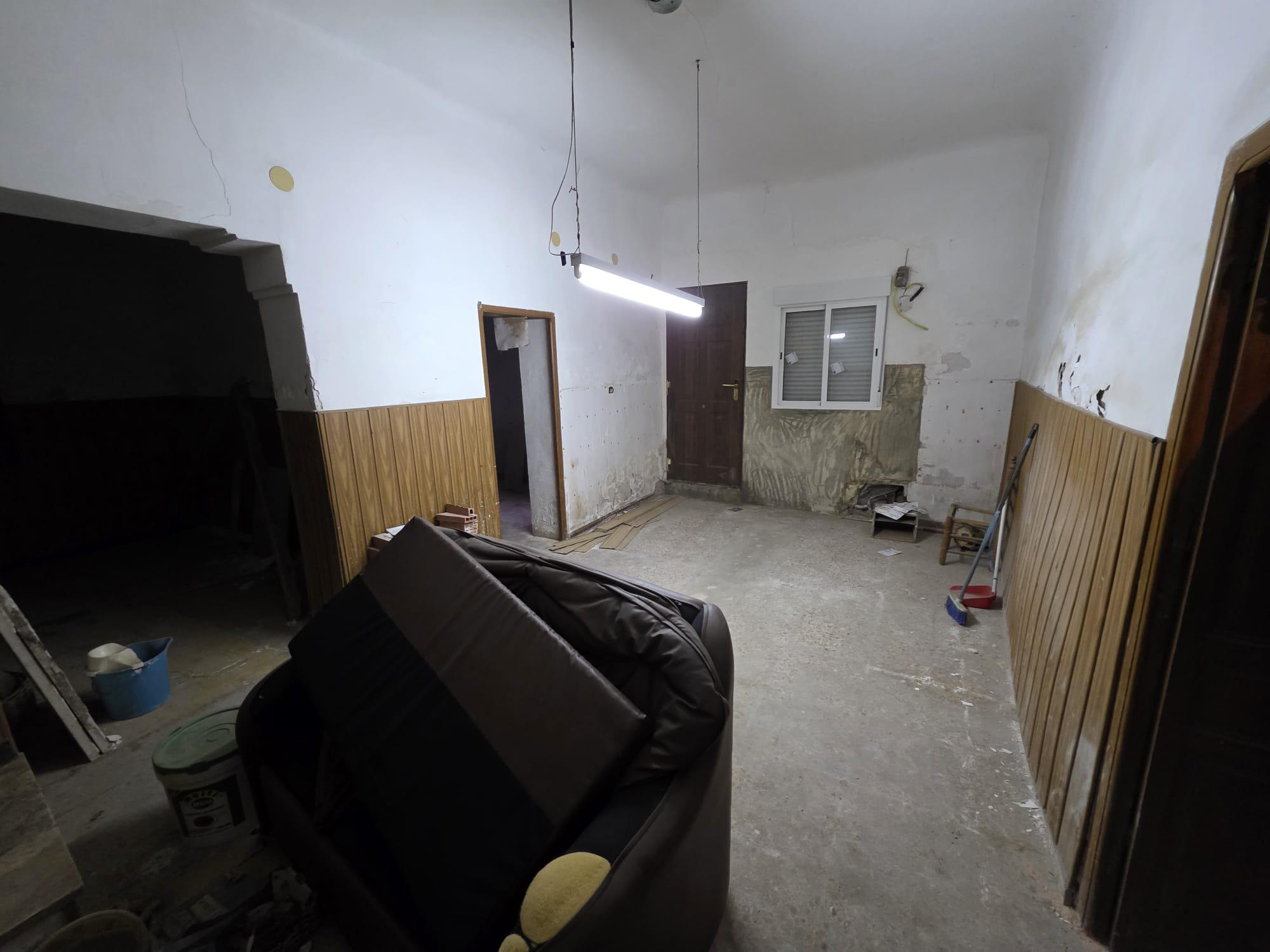 Imagen 3 Casa Adosada en venta en Monforte Del Cid / Casa adosada para reformar junto Plaza San Pascual