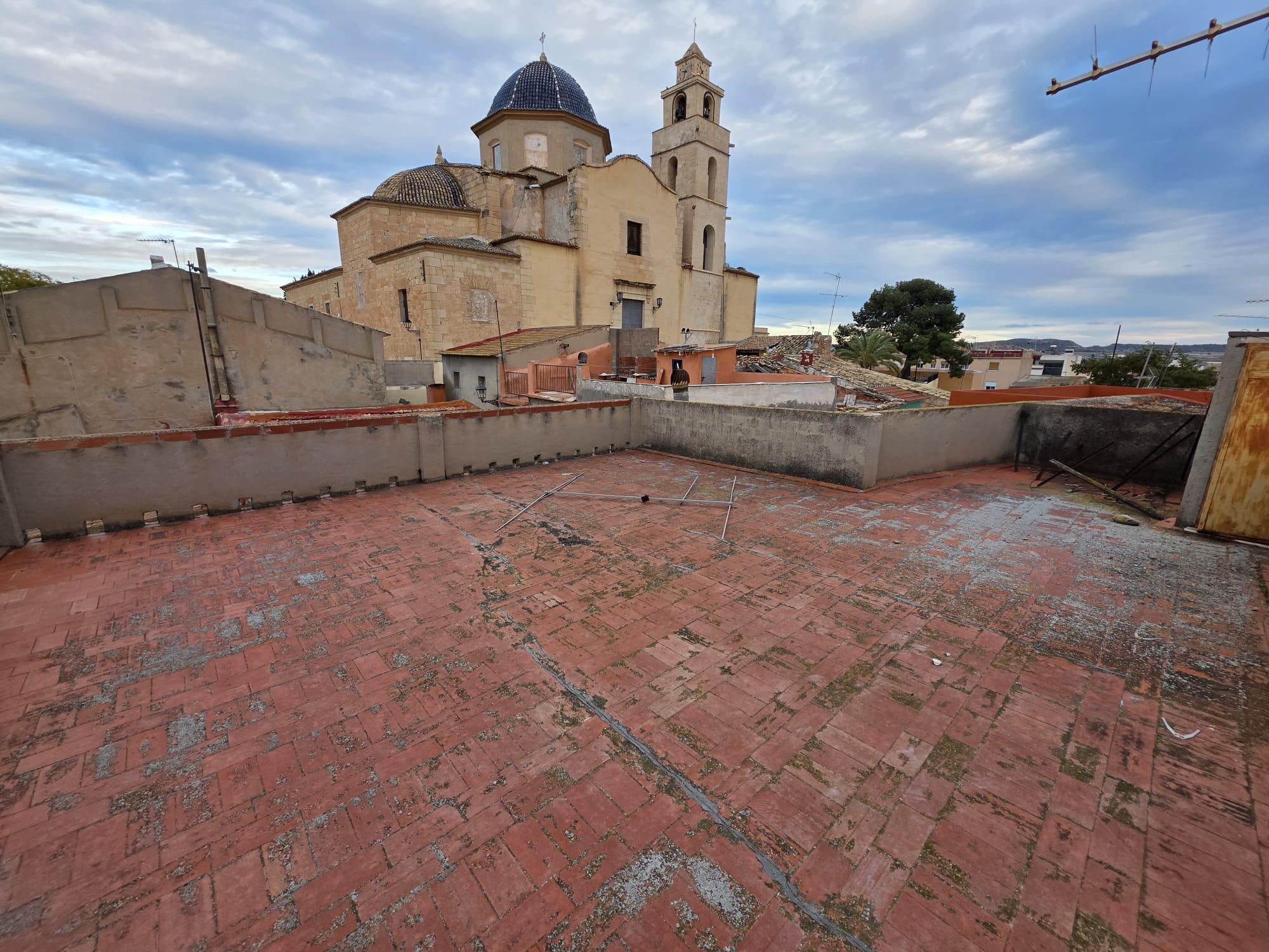 Imagen 1 Casa Adosada en venta en Monforte Del Cid / Casa adosada para reformar junto Plaza San Pascual