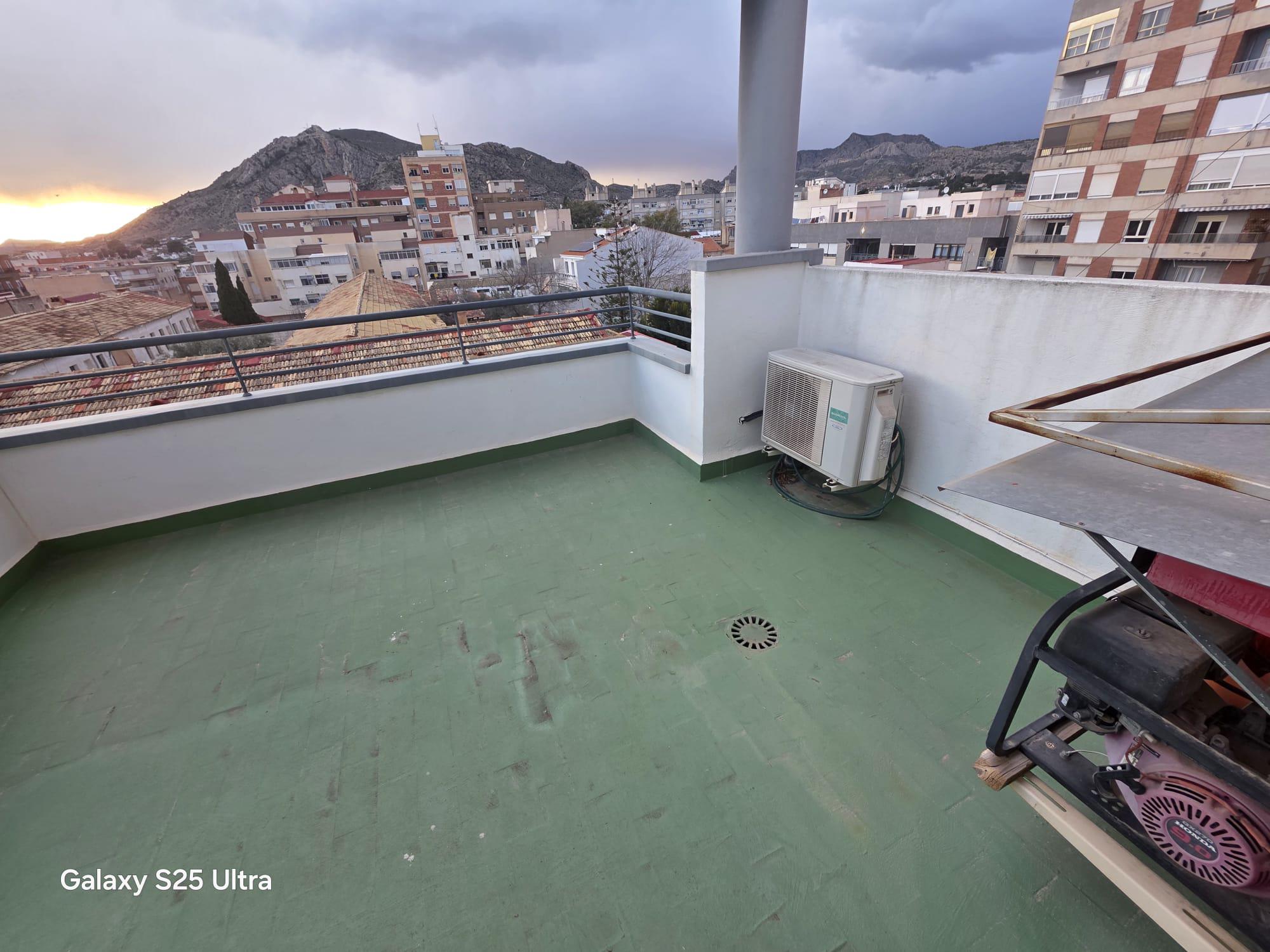 Imagen 1 Casa Pareada en venta en Elda / Edf. oficinas para hacer viviendas zona P. Nacional