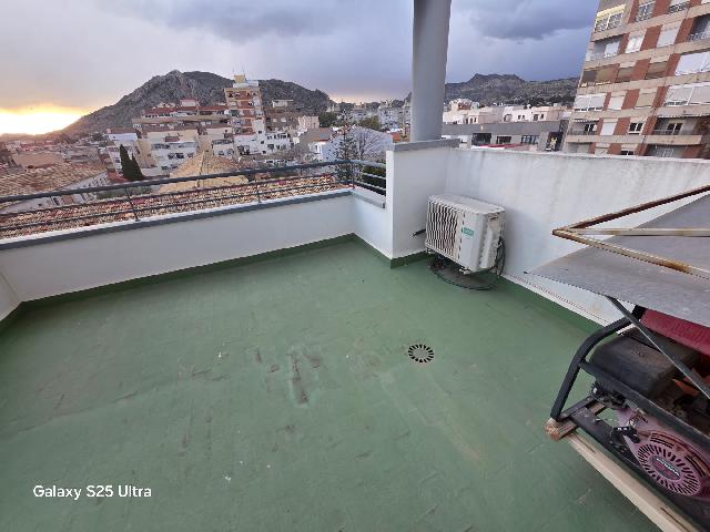 Imagen 1 Inmueble 300419 - Casa Pareada en venta en Elda / Edf. oficinas para hacer viviendas zona P. Nacional