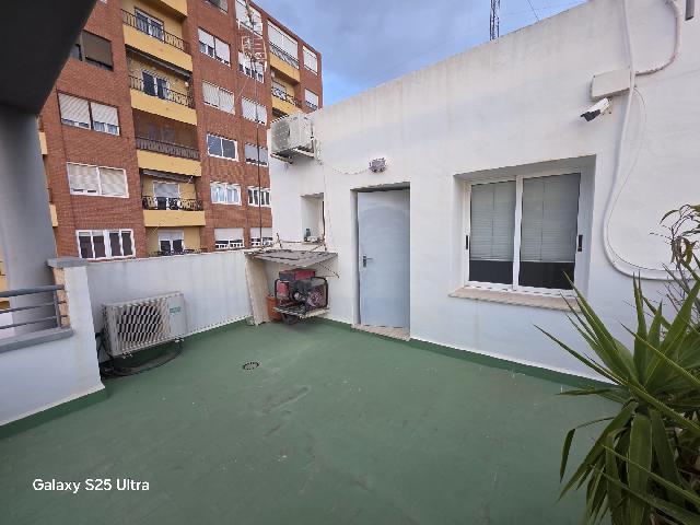 Imagen 3 Inmueble 300419 - Casa Pareada en venta en Elda / Edf. oficinas para hacer viviendas zona P. Nacional
