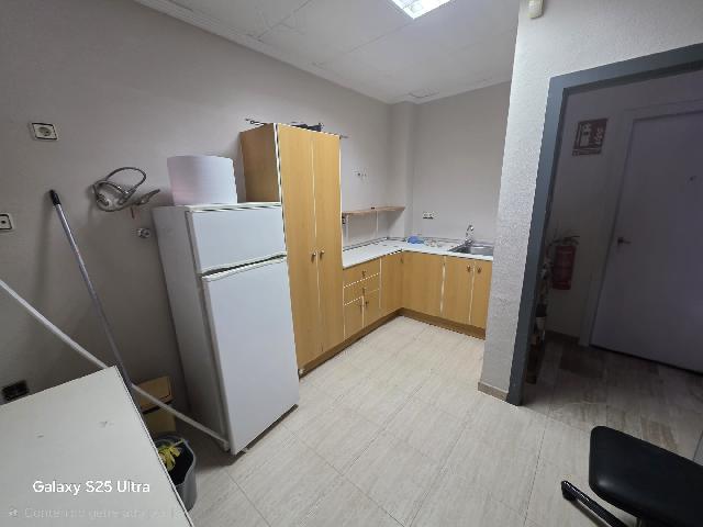 Imagen 11 Inmueble 300419 - Casa Pareada en venta en Elda / Edf. oficinas para hacer viviendas zona P. Nacional