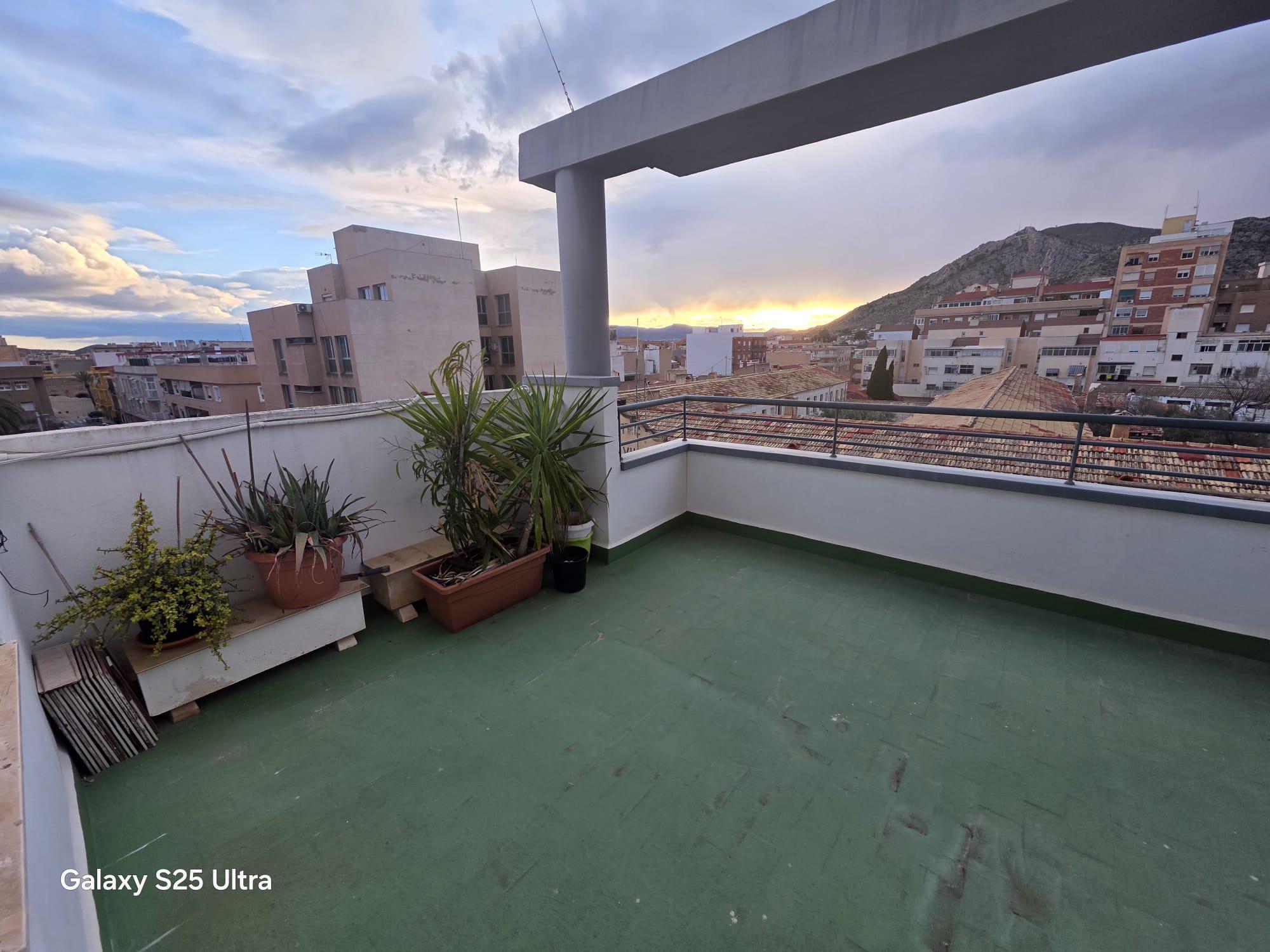 Imagen 2 Casa Pareada en venta en Elda / Edf. oficinas para hacer viviendas zona P. Nacional