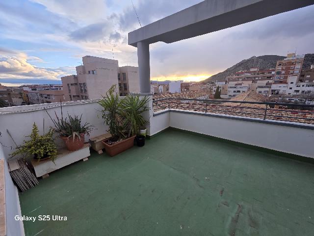 Imagen 2 Inmueble 300419 - Casa Pareada en venta en Elda / Edf. oficinas para hacer viviendas zona P. Nacional