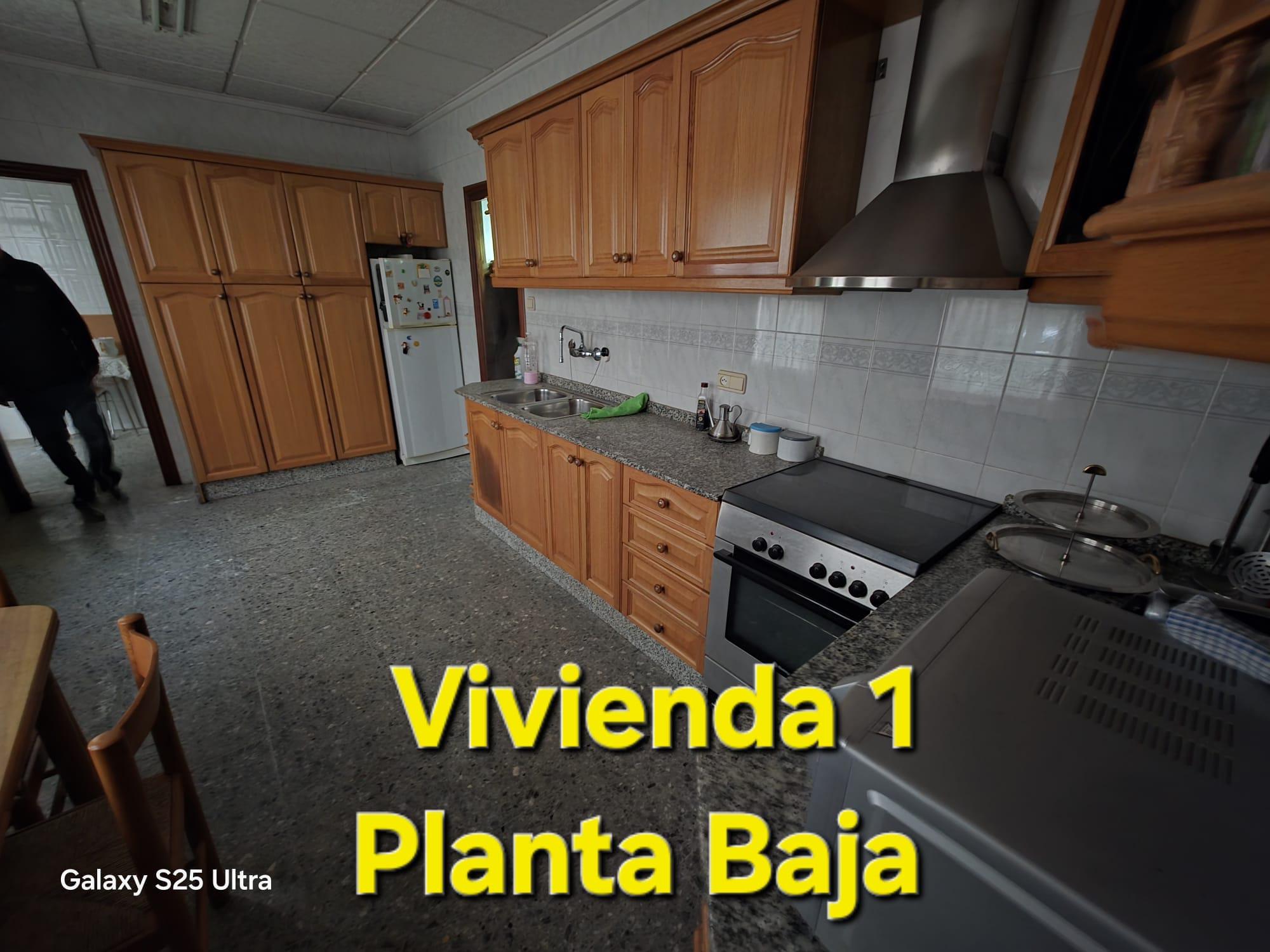 Imagen 4 Casa Pareada en venta en Petrer / Parcela urbana con 3 viviendas junto parque 9 d´Octubre