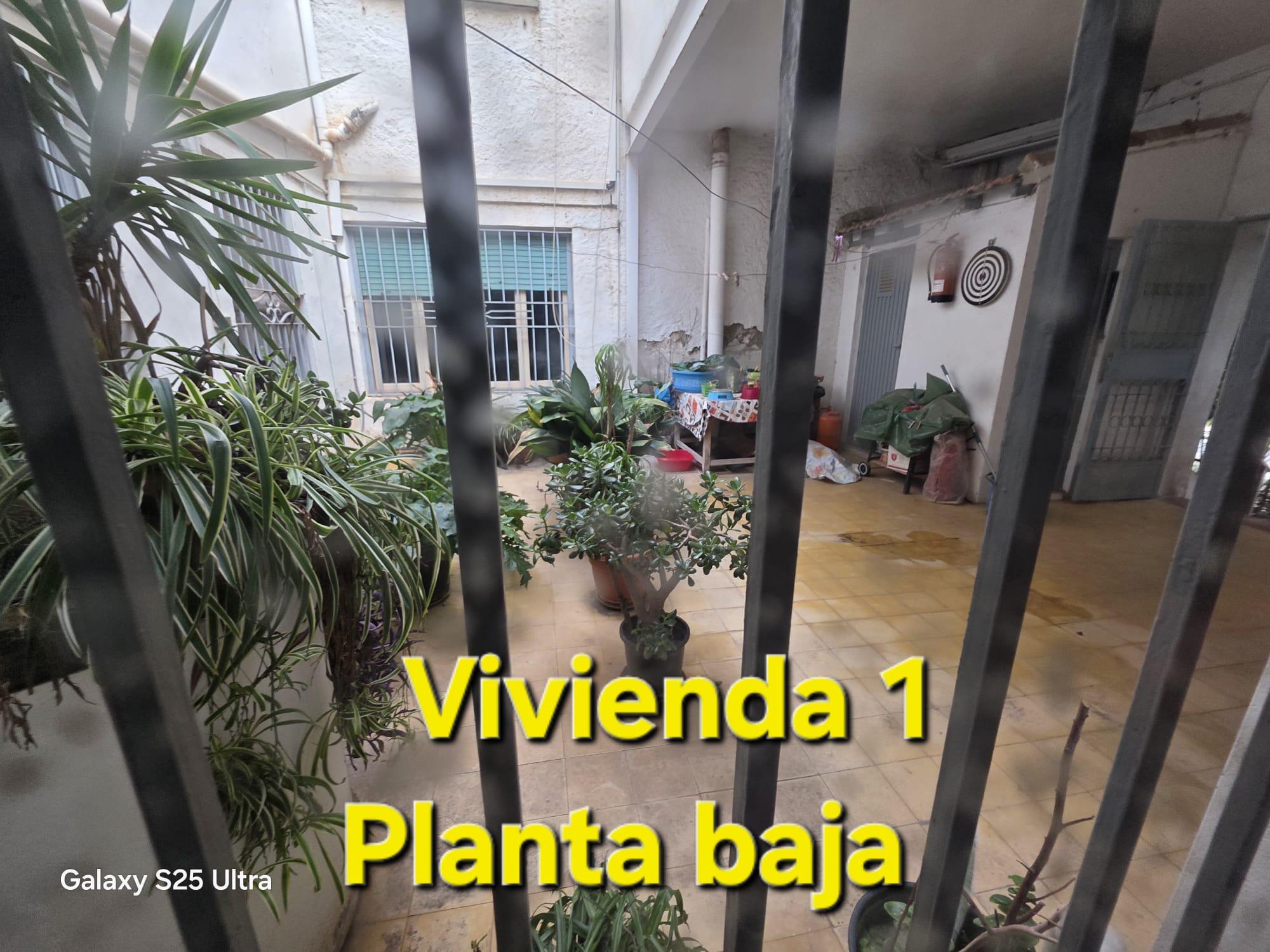 Imagen 2 Casa Pareada en venta en Petrer / Parcela urbana con 3 viviendas junto parque 9 d´Octubre
