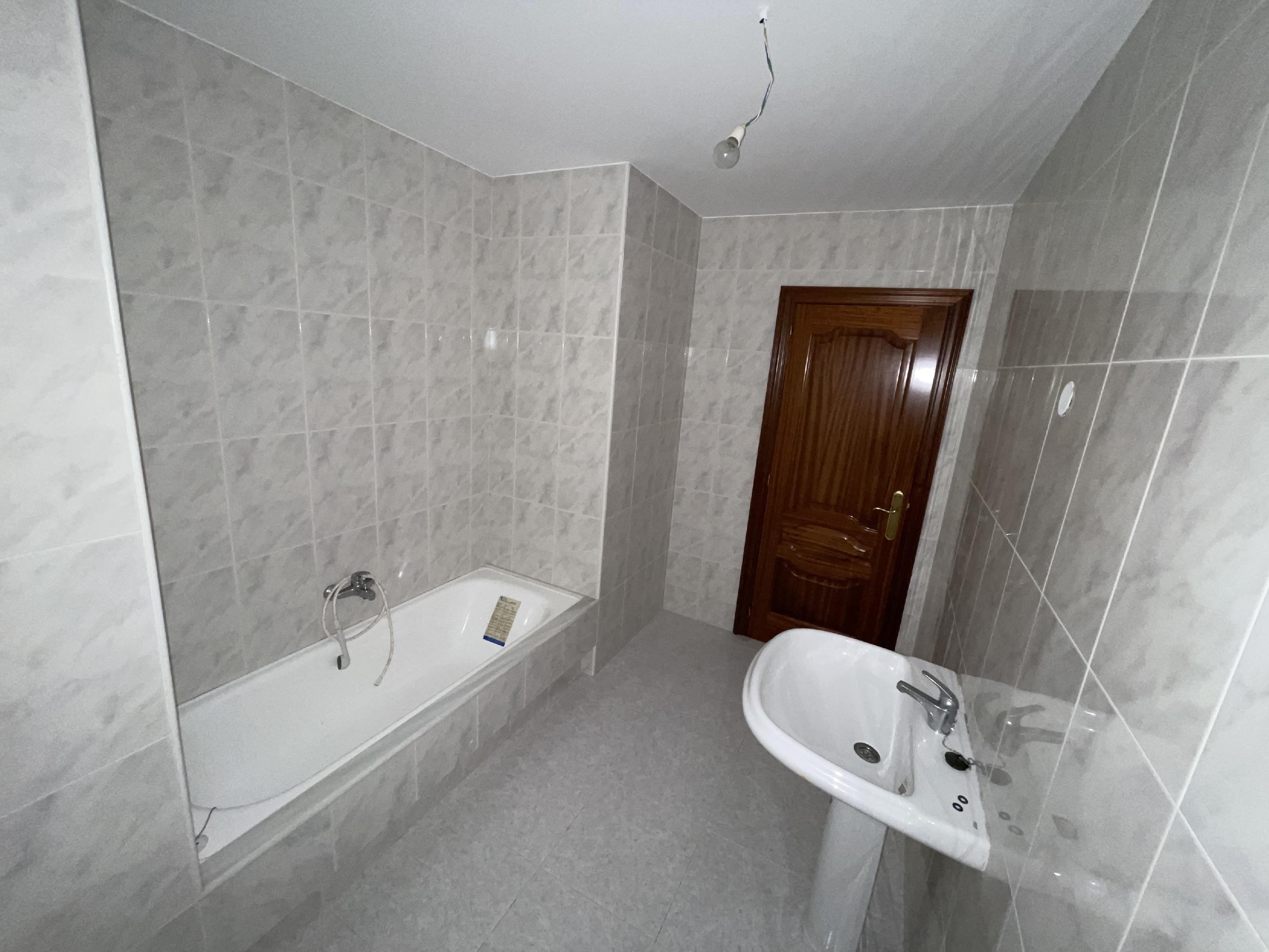 Imagen 21 Apartamento en venta en Zas / Carretara Fisterra 171 zas  a 4 km playa de Laxe