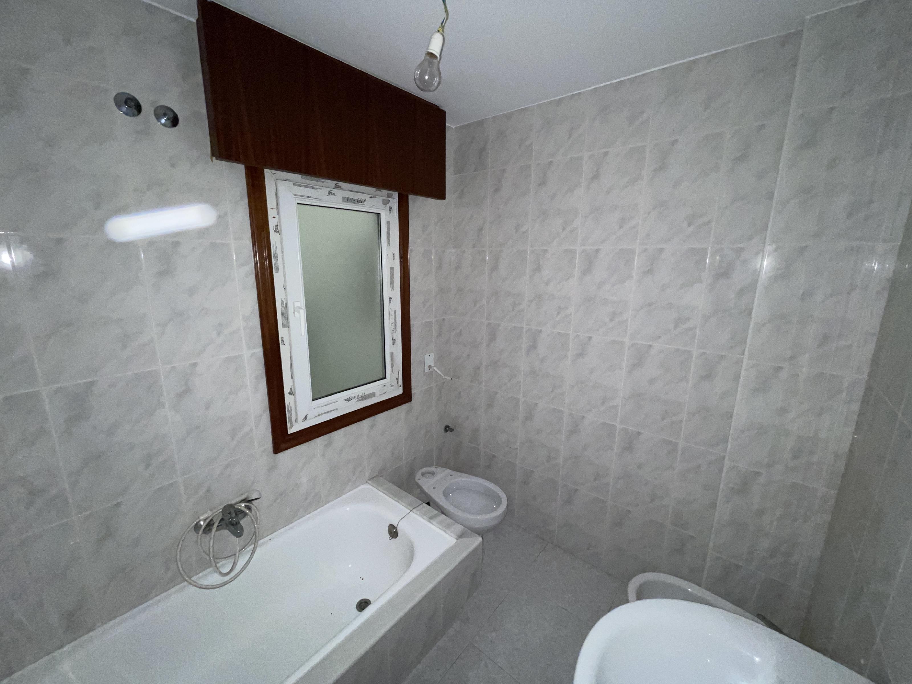 Imagen 22 Apartamento en venta en Zas / Carretara Fisterra 171 zas  a 4 km playa de Laxe