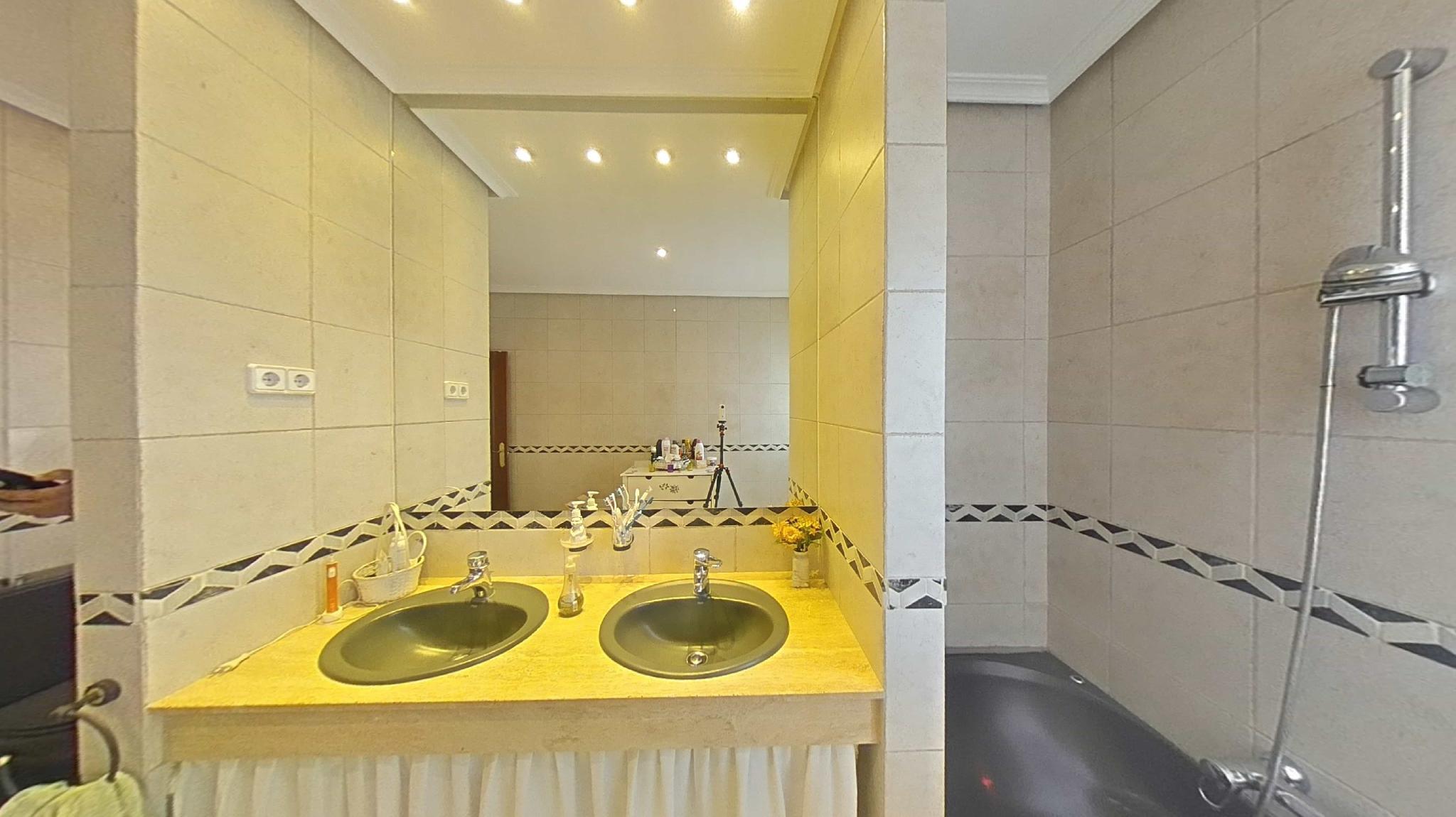 Imagen 25 Casa Aislada en venta en Villaviciosa De Odón / Chalet 600m2 construidos sobre parcela 1.8...