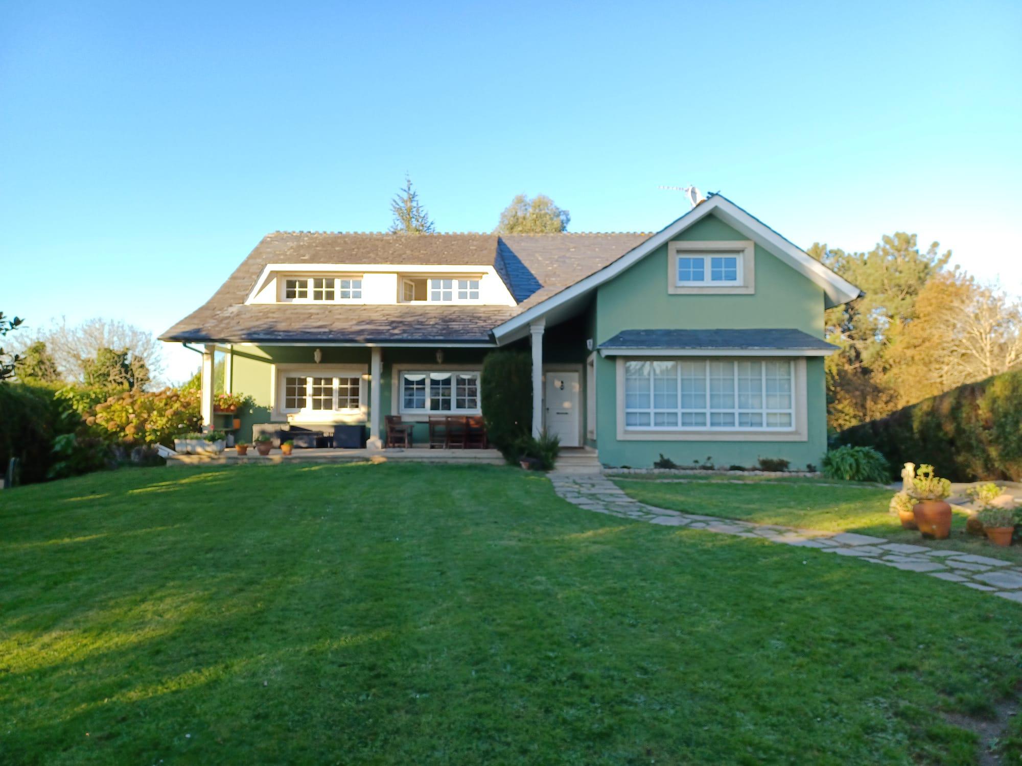 Imagen 1 Casa Aislada en venta en Oleiros / Cerca del club de golf y pazo de xaz