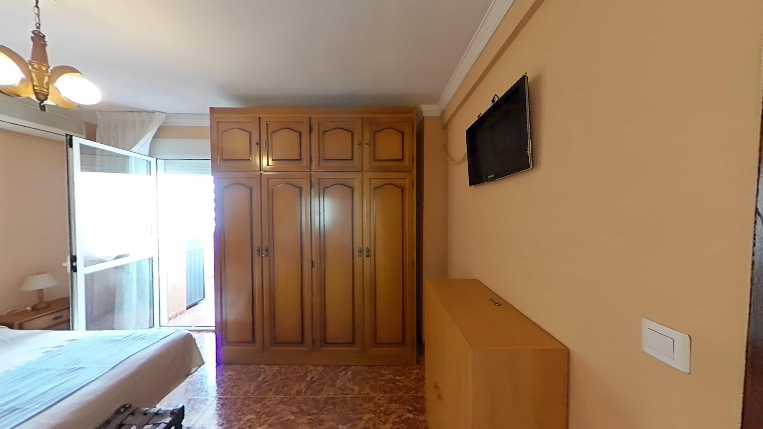 Imagen 38 Apartamento en venta en Benalmádena / Ideal para paseos en el paseo marítimo, zona de ocio