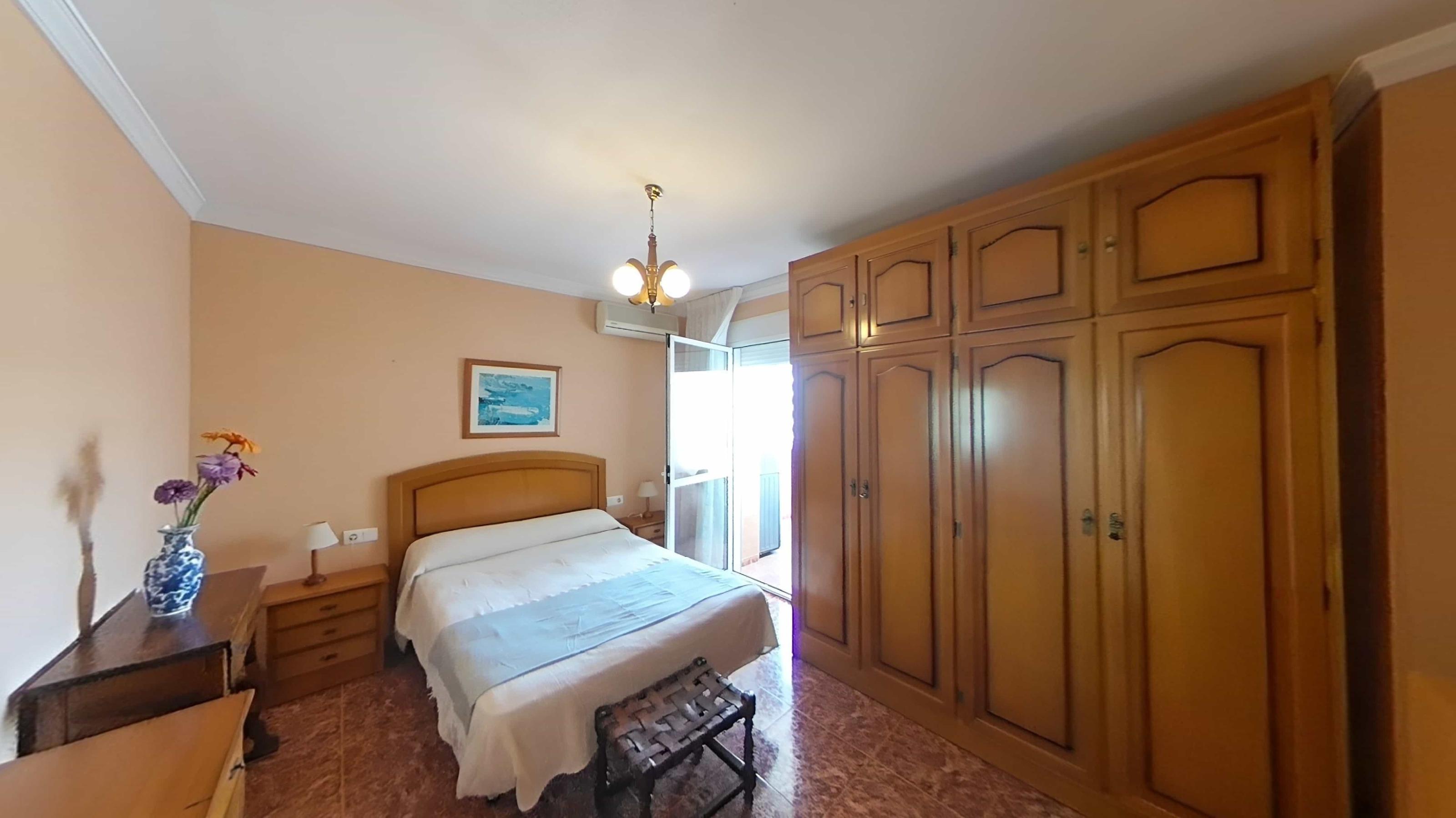 Imagen 25 Apartamento en venta en Benalmádena / Ideal para paseos en el paseo marítimo, zona de ocio