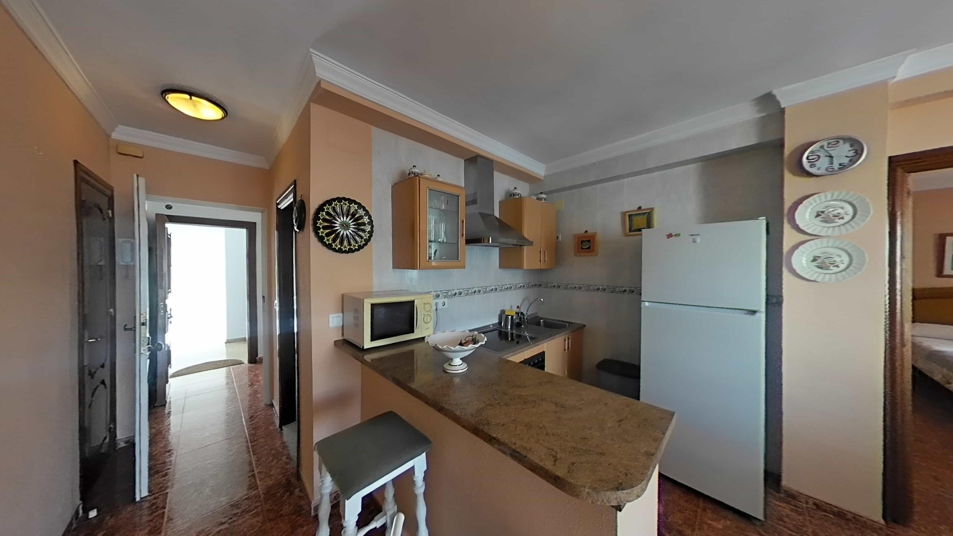 Imagen 24 Apartamento en venta en Benalmádena / Ideal para paseos en el paseo marítimo, zona de ocio