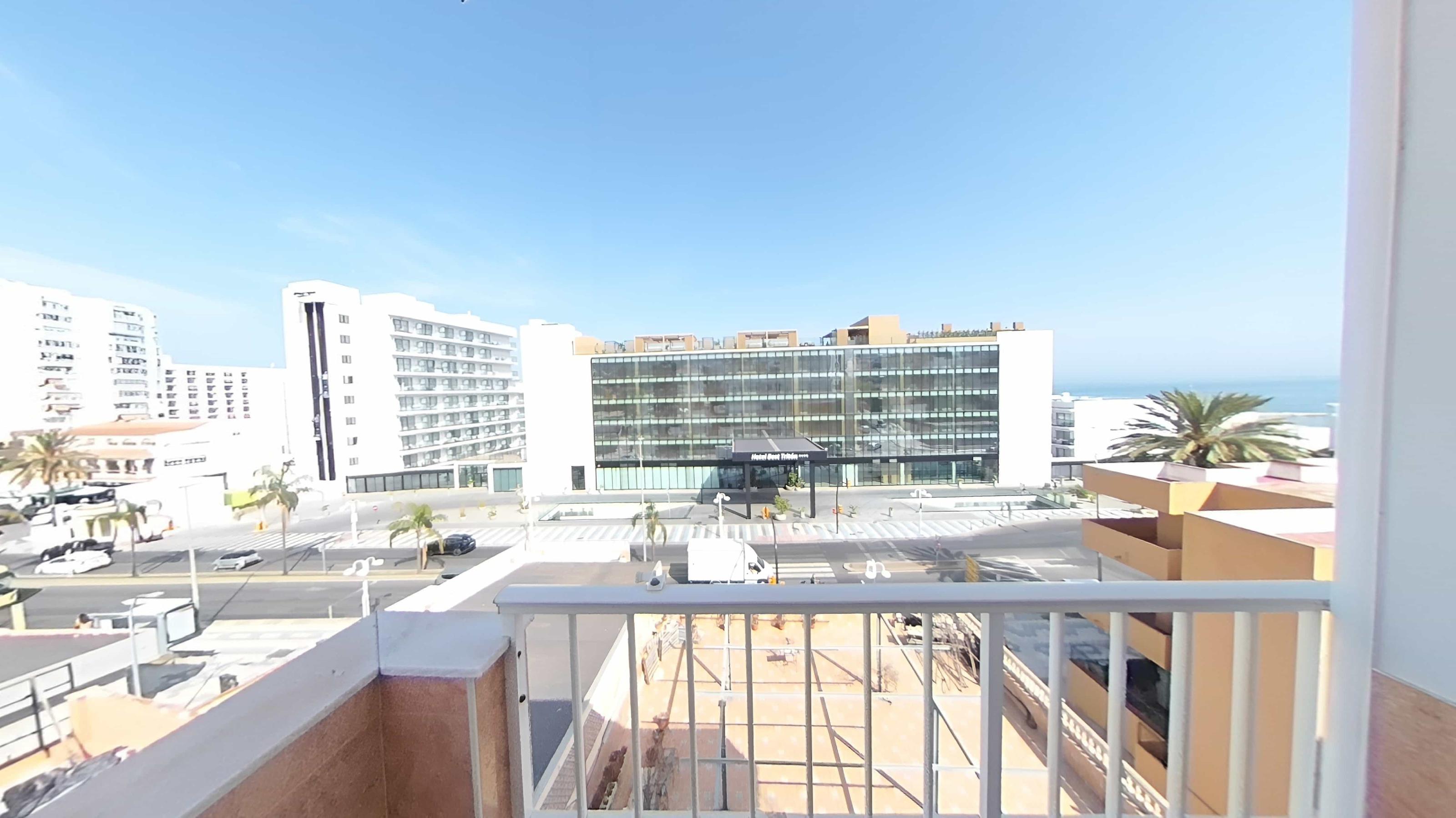 Imagen 28 Apartamento en venta en Benalmádena / Ideal para paseos en el paseo marítimo, zona de ocio