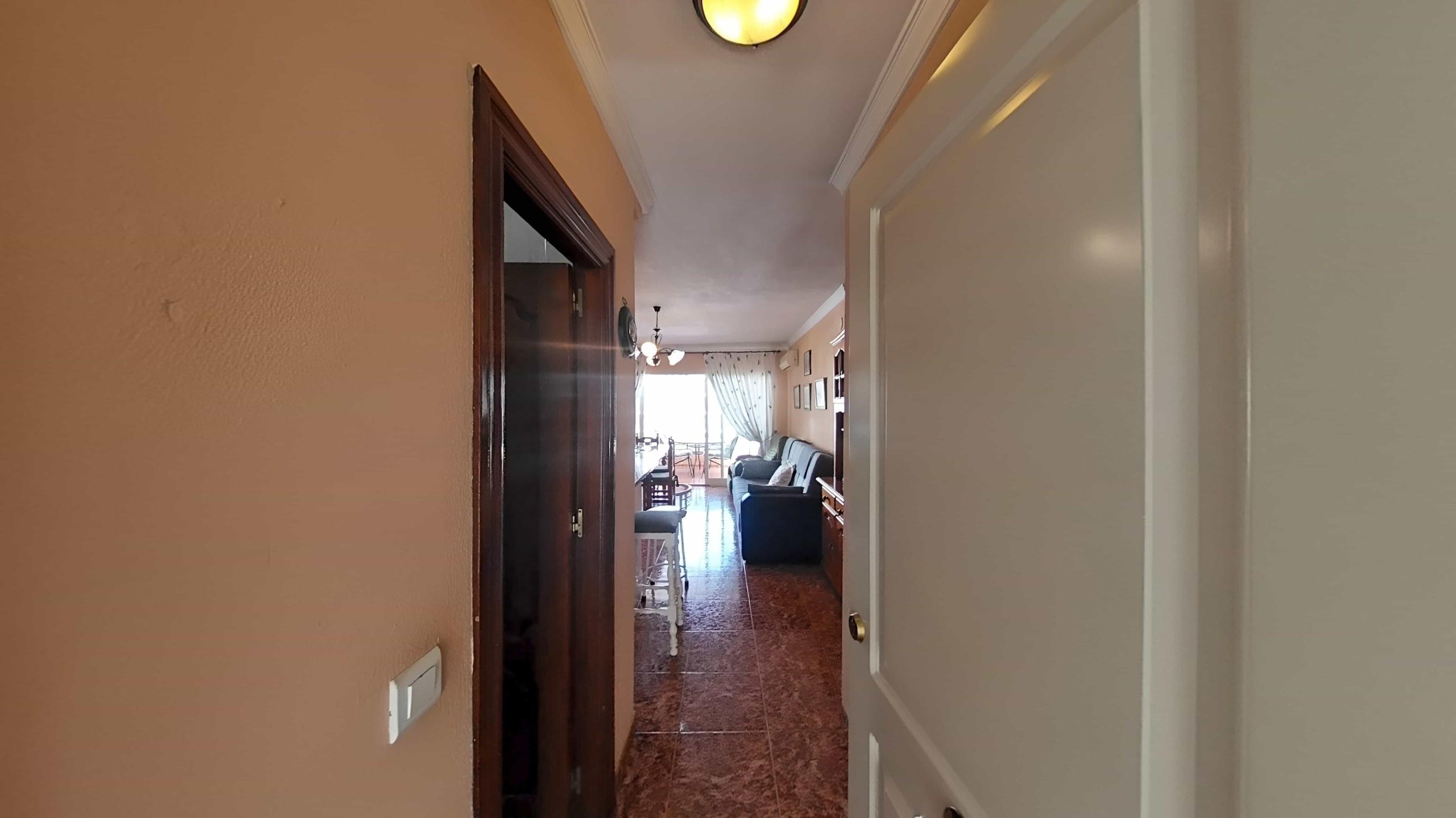 Imagen 31 Apartamento en venta en Benalmádena / Ideal para paseos en el paseo marítimo, zona de ocio